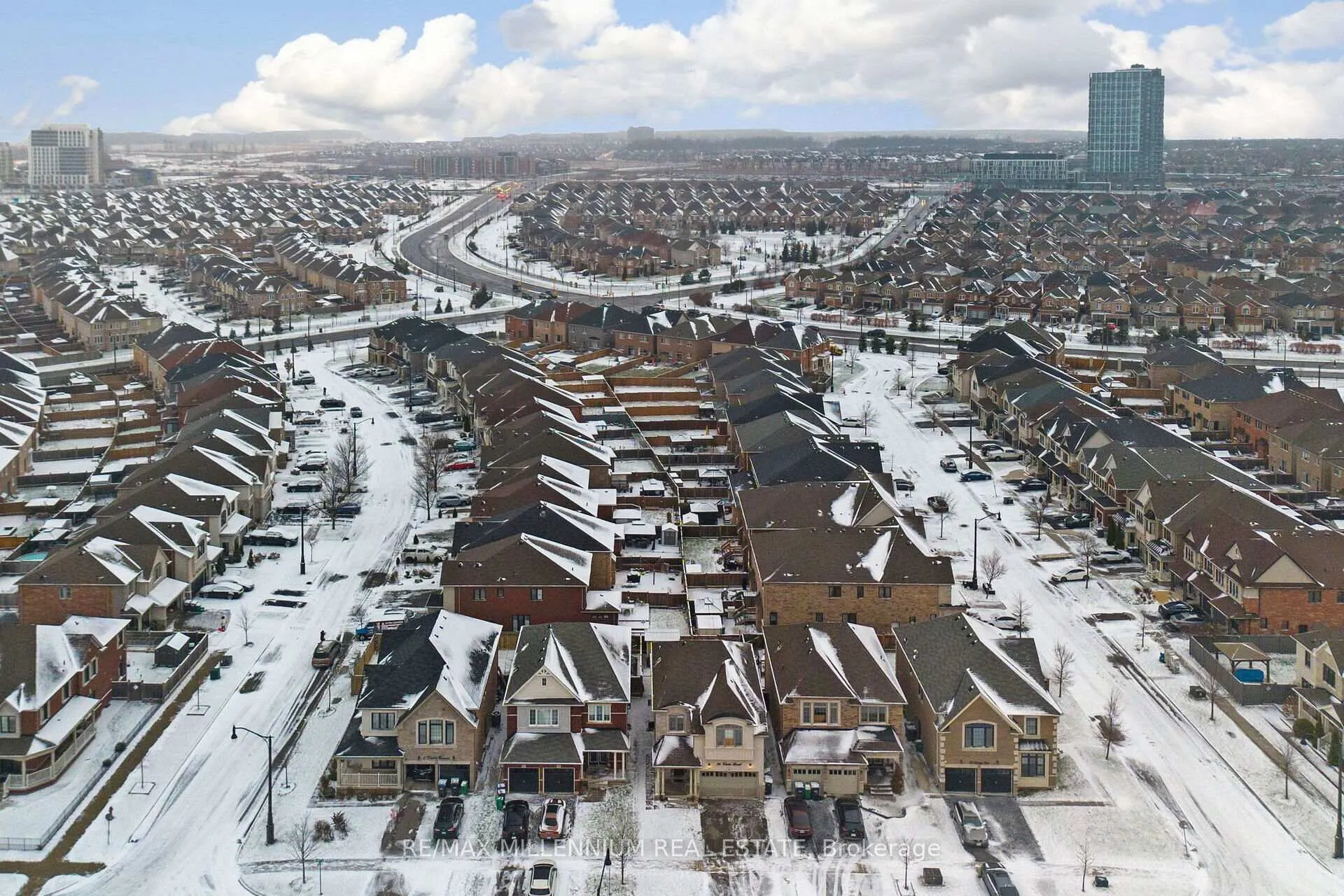 Photo 5 of 36 Elwin Road, Brampton, Credit Valley — HOMEH