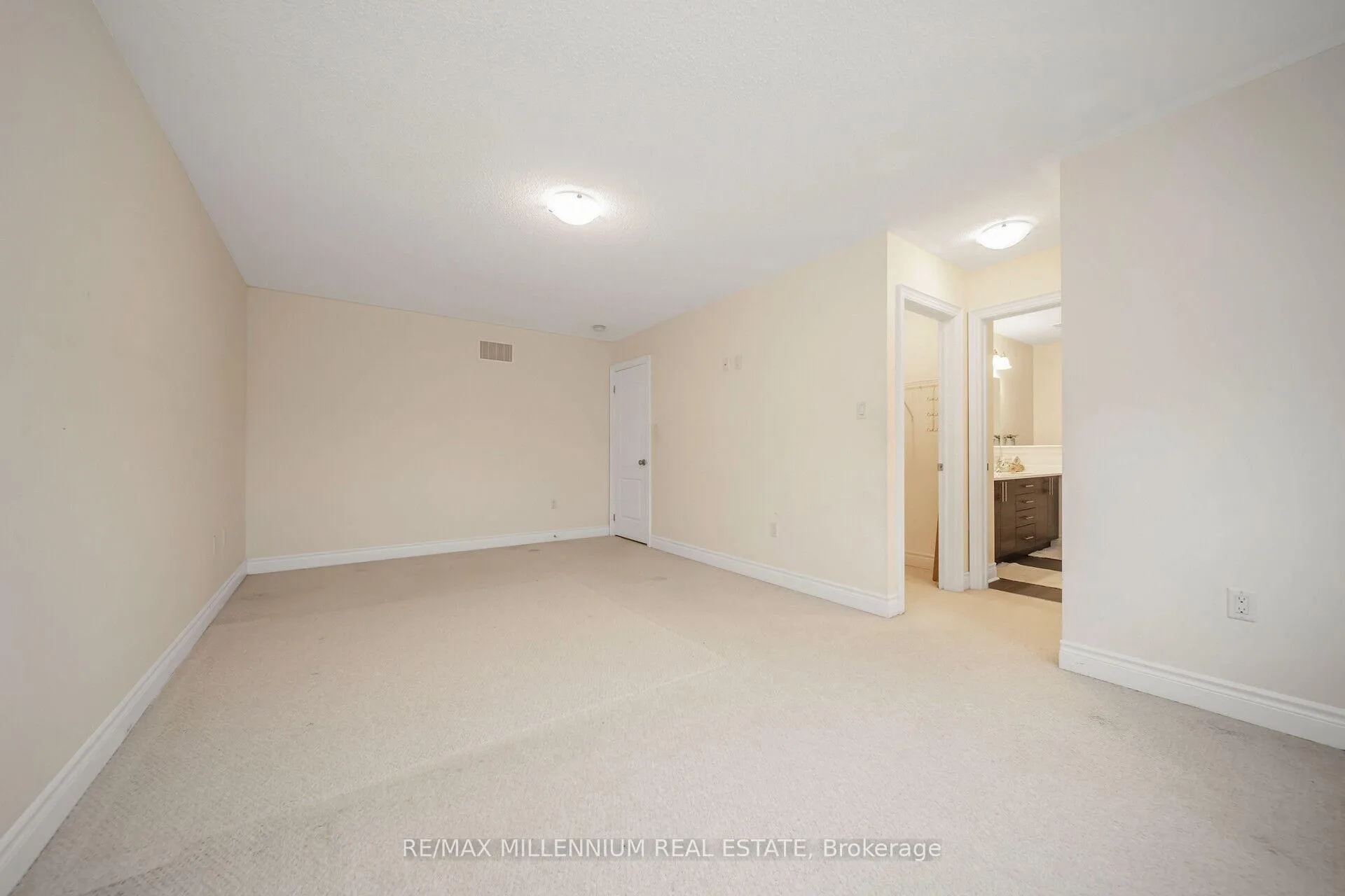 Photo 26 of 36 Elwin Road, Brampton, Credit Valley — HOMEH