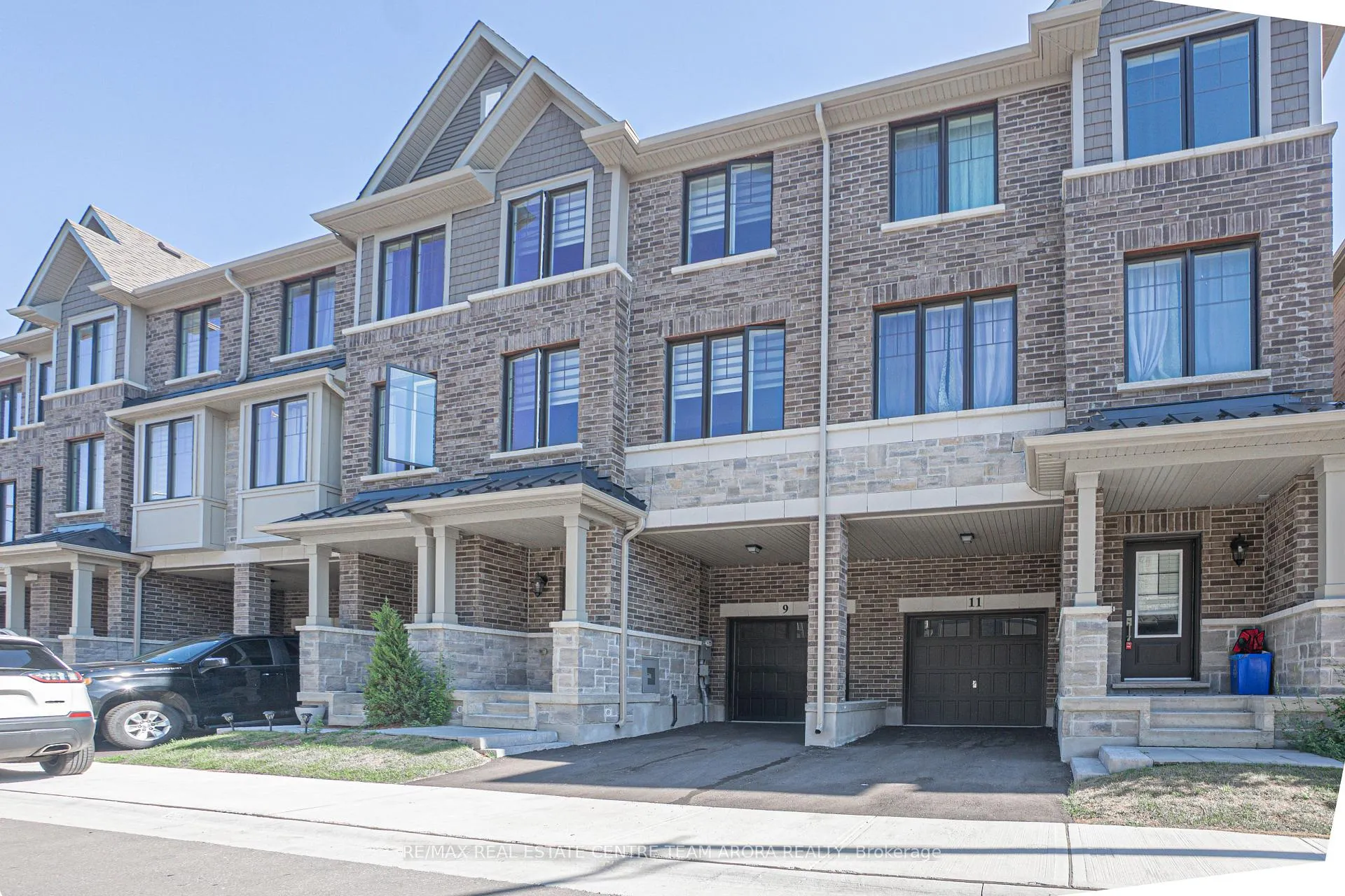 Photo 2 of 9 Folcroft Street, Brampton, Credit Valley — HOMEH