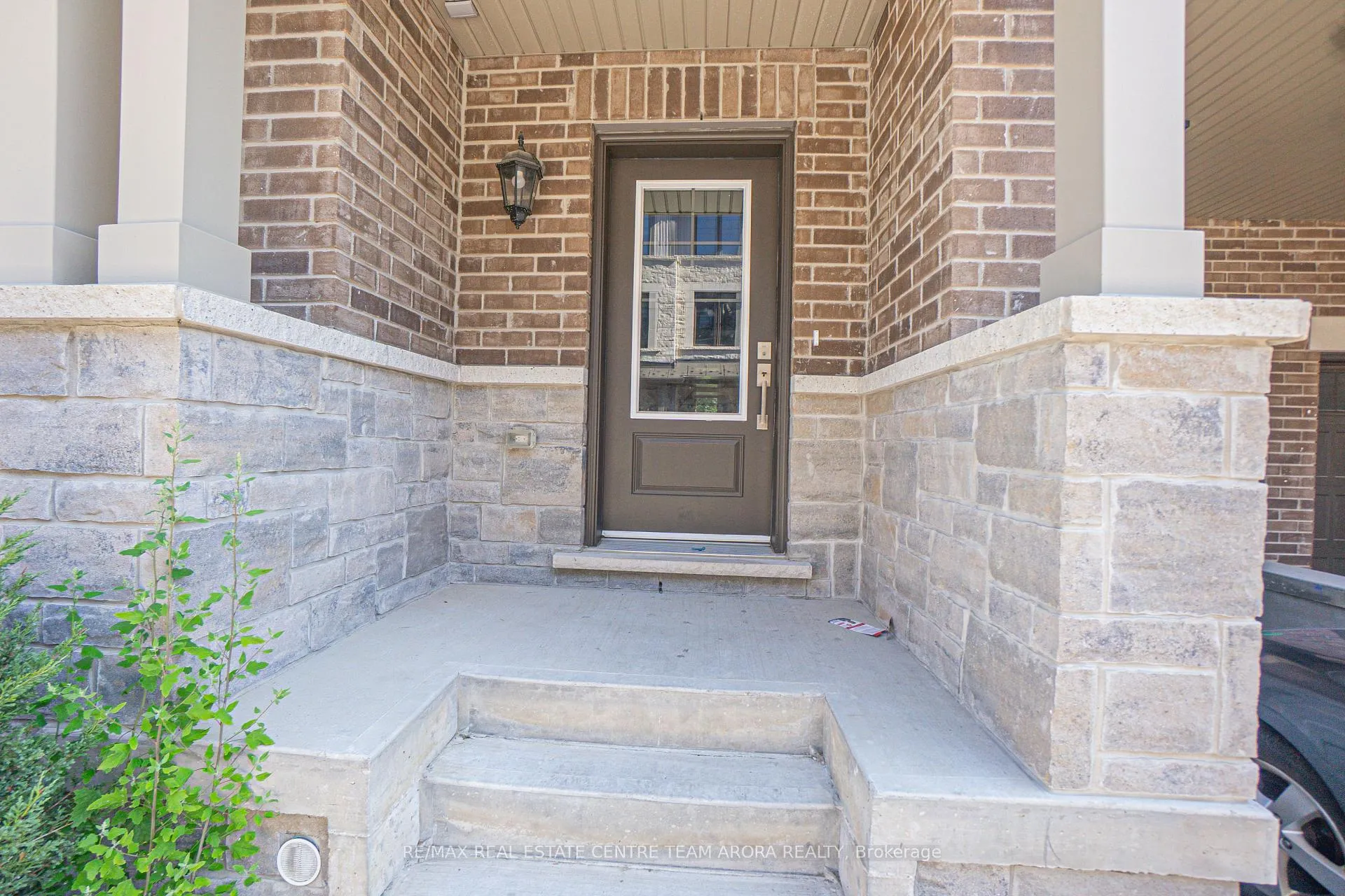 Photo 3 of 9 Folcroft Street, Brampton, Credit Valley — HOMEH