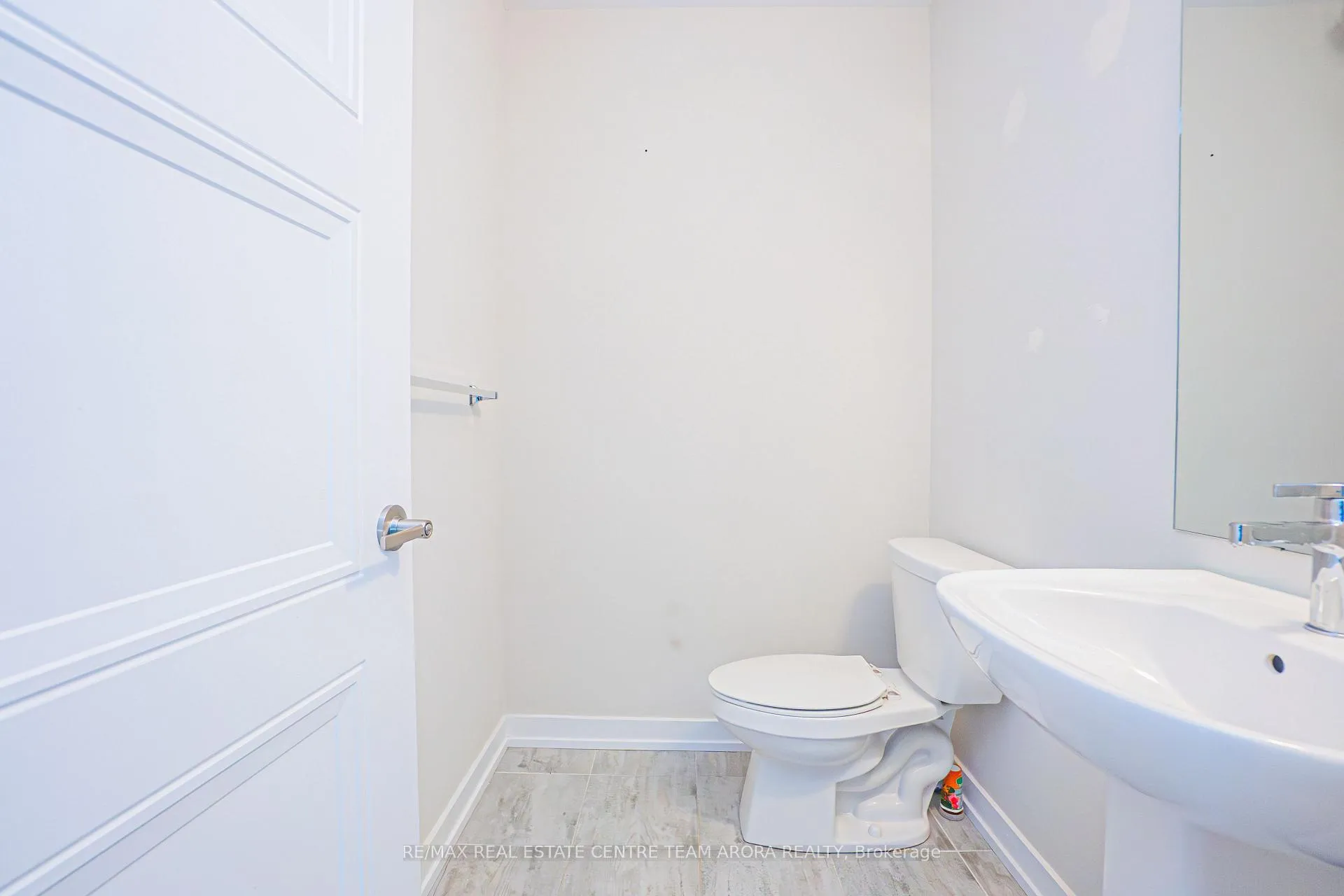Photo 11 of 9 Folcroft Street, Brampton, Credit Valley — HOMEH
