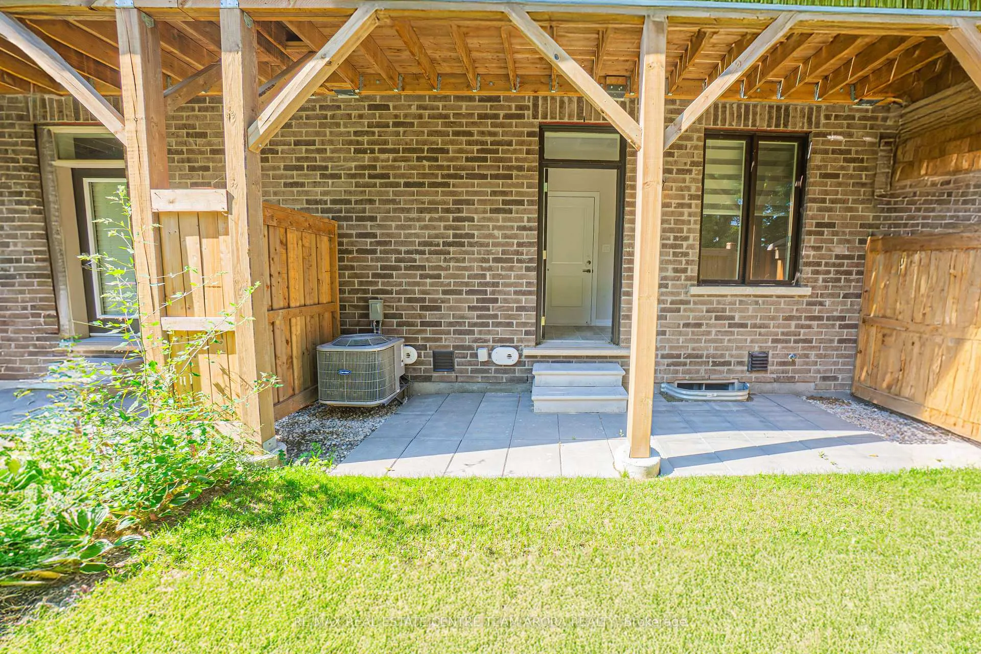 Photo 23 of 9 Folcroft Street, Brampton, Credit Valley — HOMEH