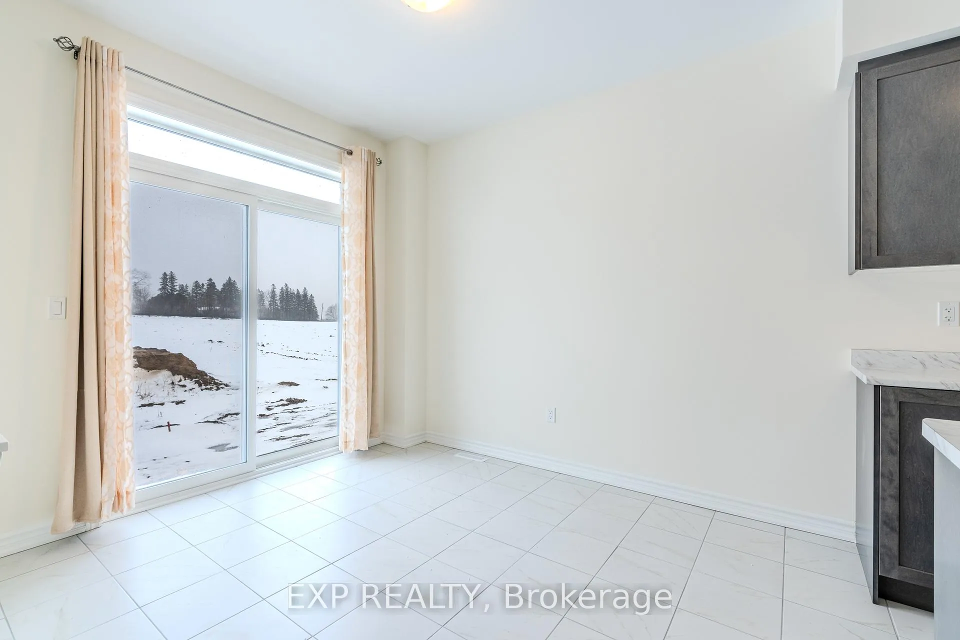 Photo 9 of 139 Robin Trail, Scugog, Port Perry — HOMEH