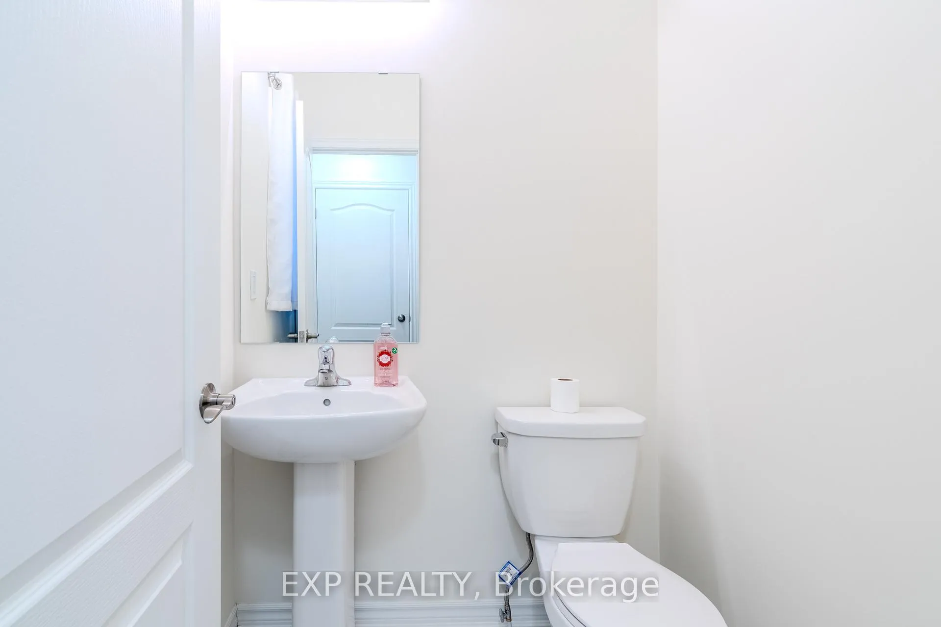 Photo 14 of 139 Robin Trail, Scugog, Port Perry — HOMEH