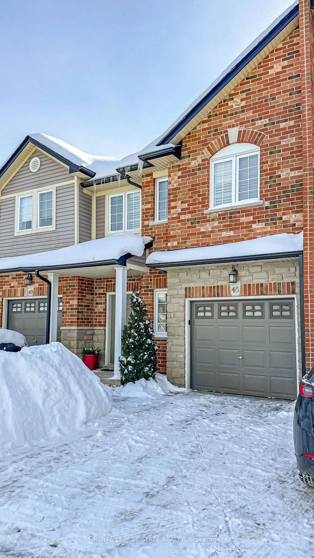Photo 4 of Unit 48, 60 Cloverleaf Drive, Hamilton, Meadowlands — HOMEH