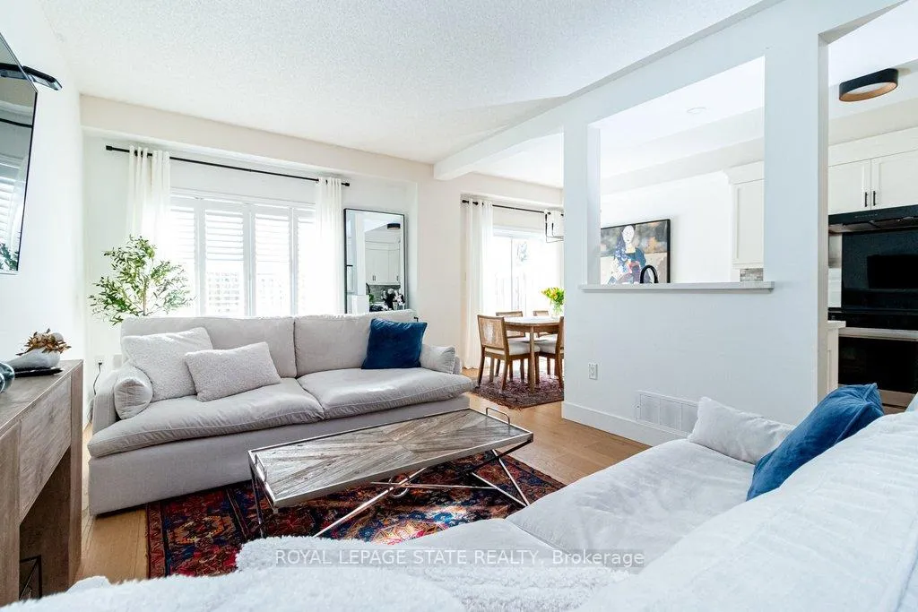 Photo 13 of Unit 48, 60 Cloverleaf Drive, Hamilton, Meadowlands — HOMEH