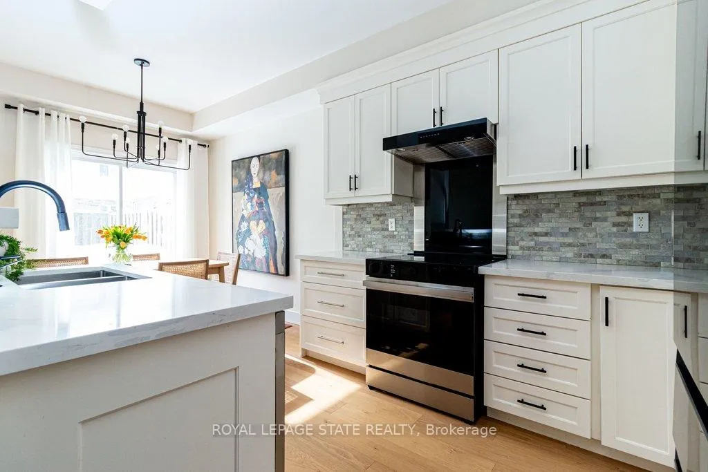 Photo 21 of Unit 48, 60 Cloverleaf Drive, Hamilton, Meadowlands — HOMEH