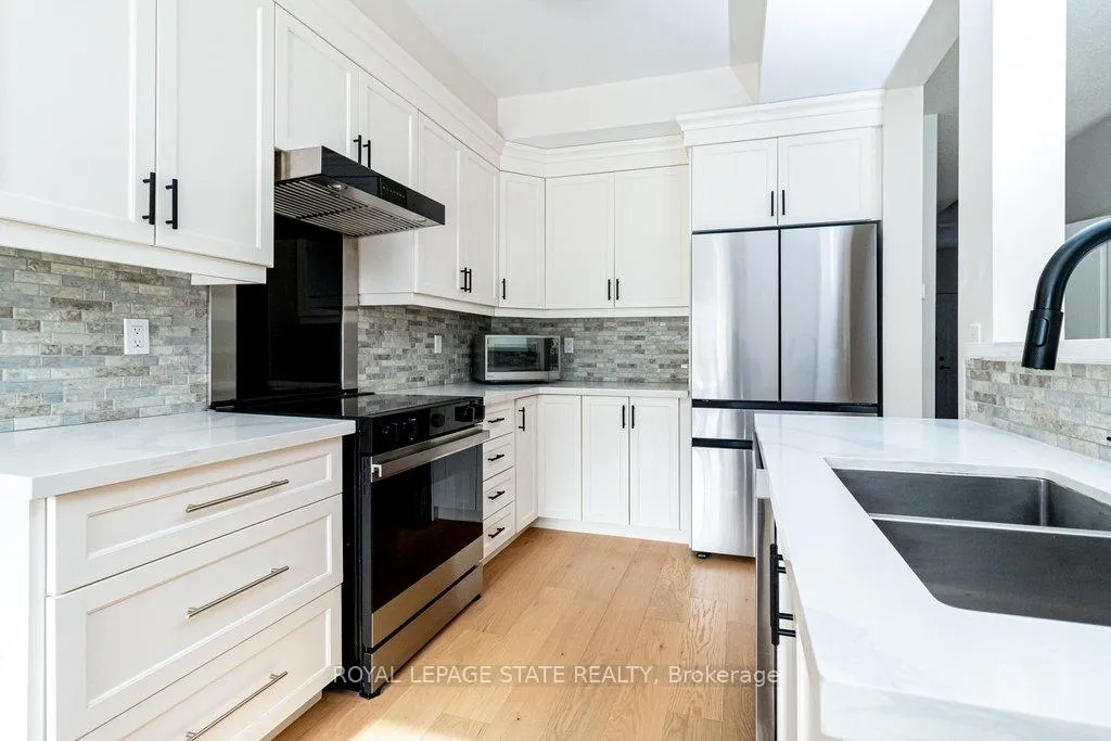 Photo 22 of Unit 48, 60 Cloverleaf Drive, Hamilton, Meadowlands — HOMEH