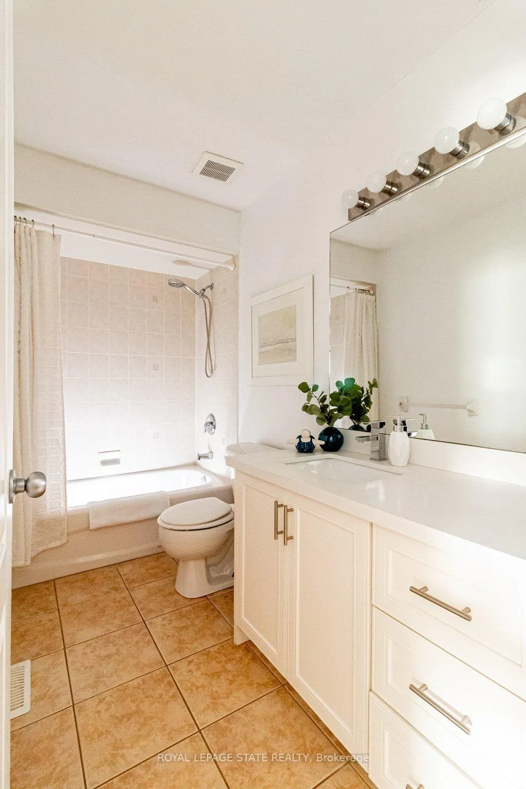 Photo 36 of Unit 48, 60 Cloverleaf Drive, Hamilton, Meadowlands — HOMEH