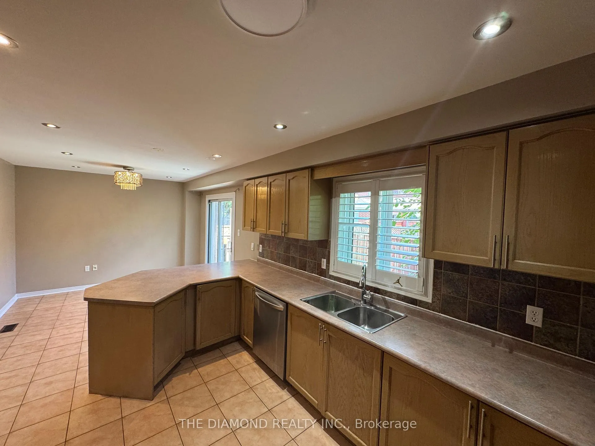 Photo 4 of 95 Giraffe Avenue, Brampton, Sandringham-Wellington — HOMEH