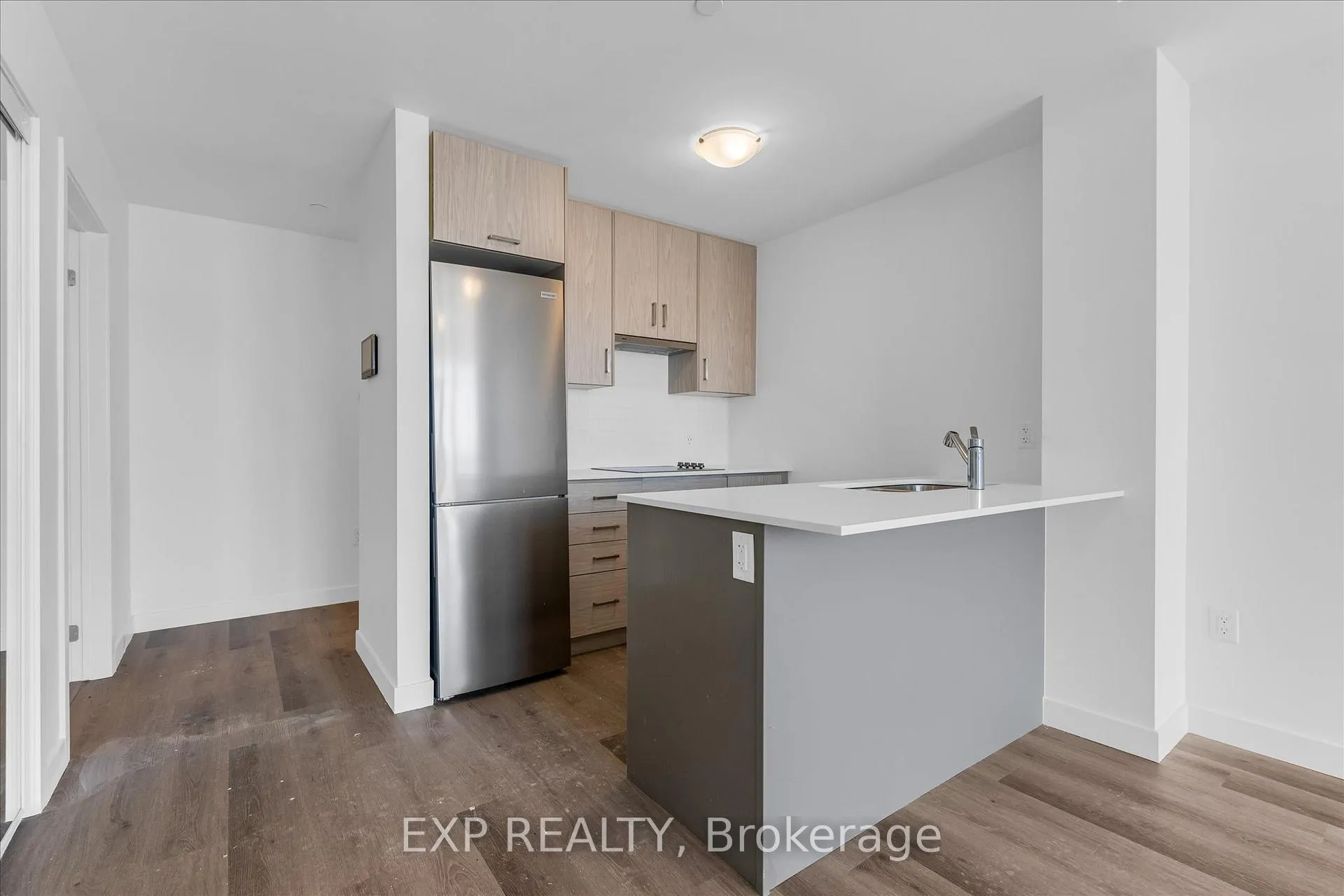 Photo 3 of Unit 906, 461 Green Rd, Hamilton, Lakeshore — HOMEH