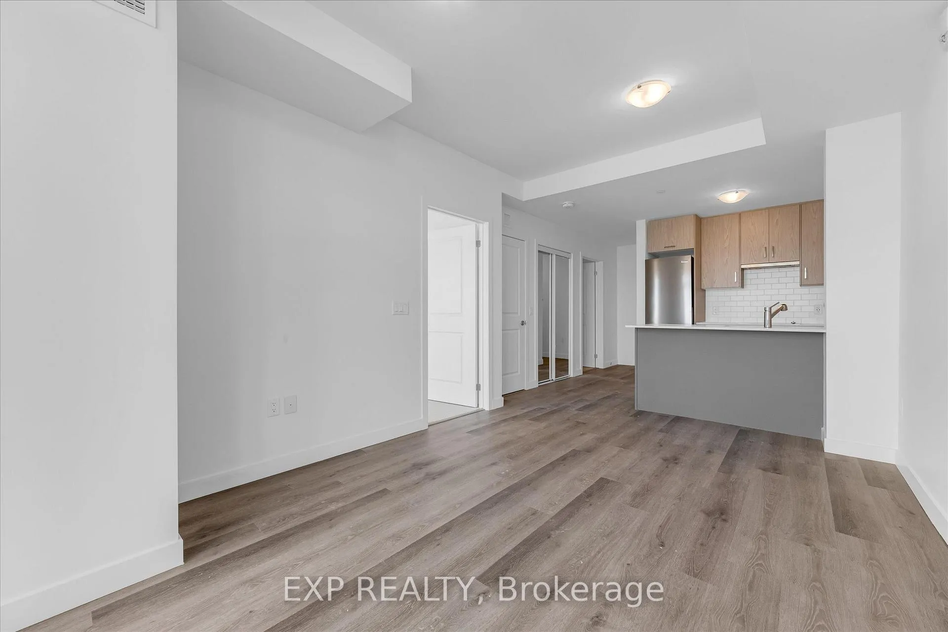 Photo 8 of Unit 906, 461 Green Rd, Hamilton, Lakeshore — HOMEH