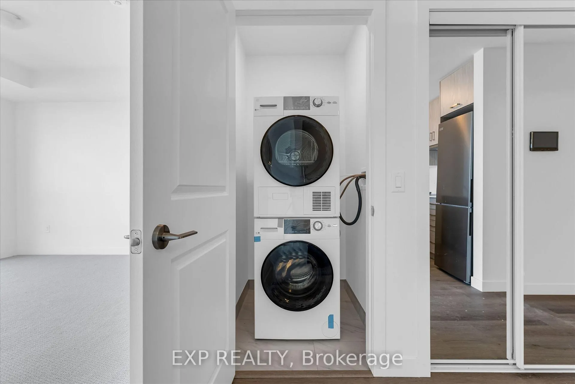 Photo 12 of Unit 906, 461 Green Rd, Hamilton, Lakeshore — HOMEH