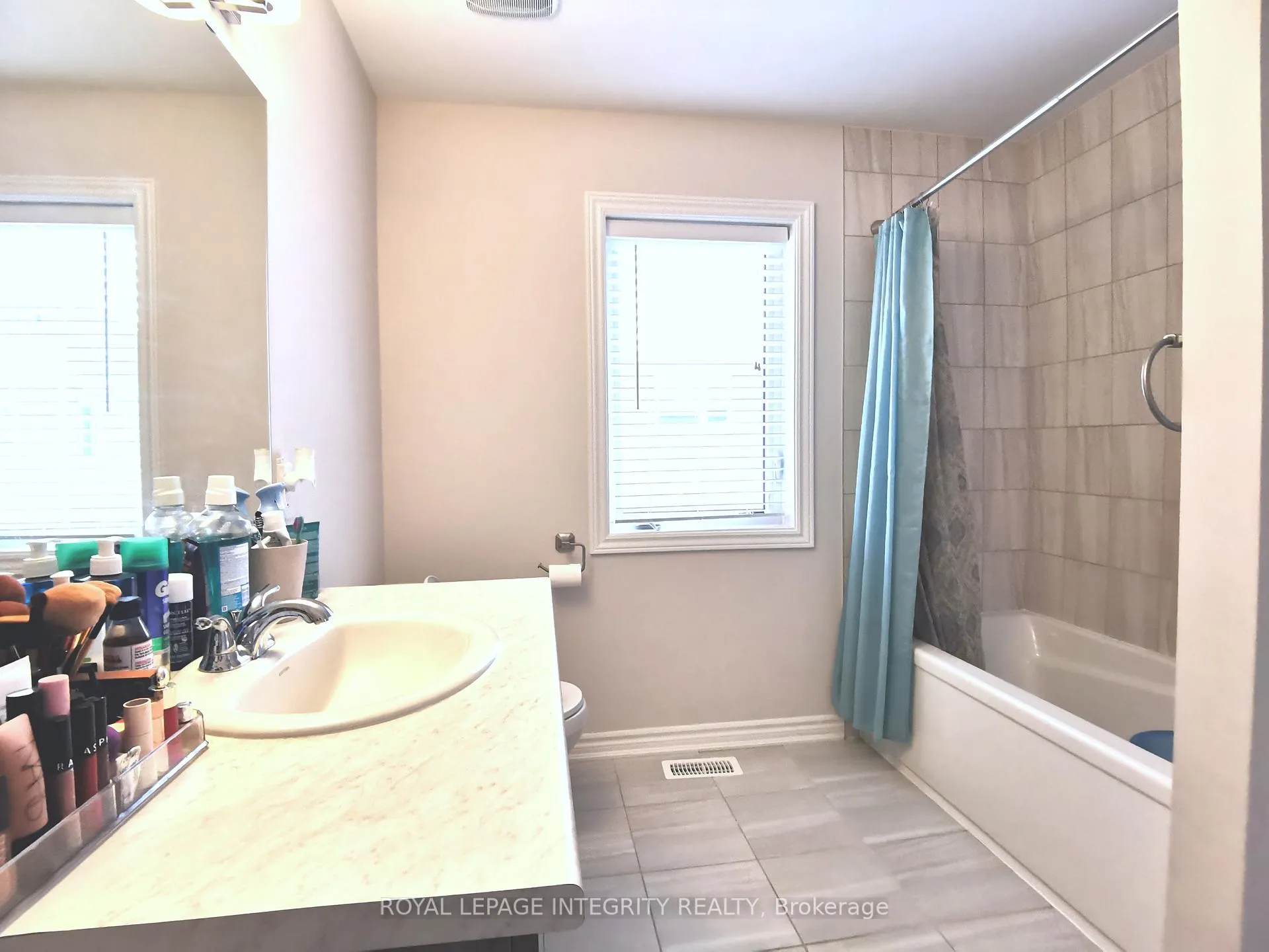 Photo 19 of 52 Focality Crescent, Ottawa, Barrhaven - Half Moon Bay — HOMEH