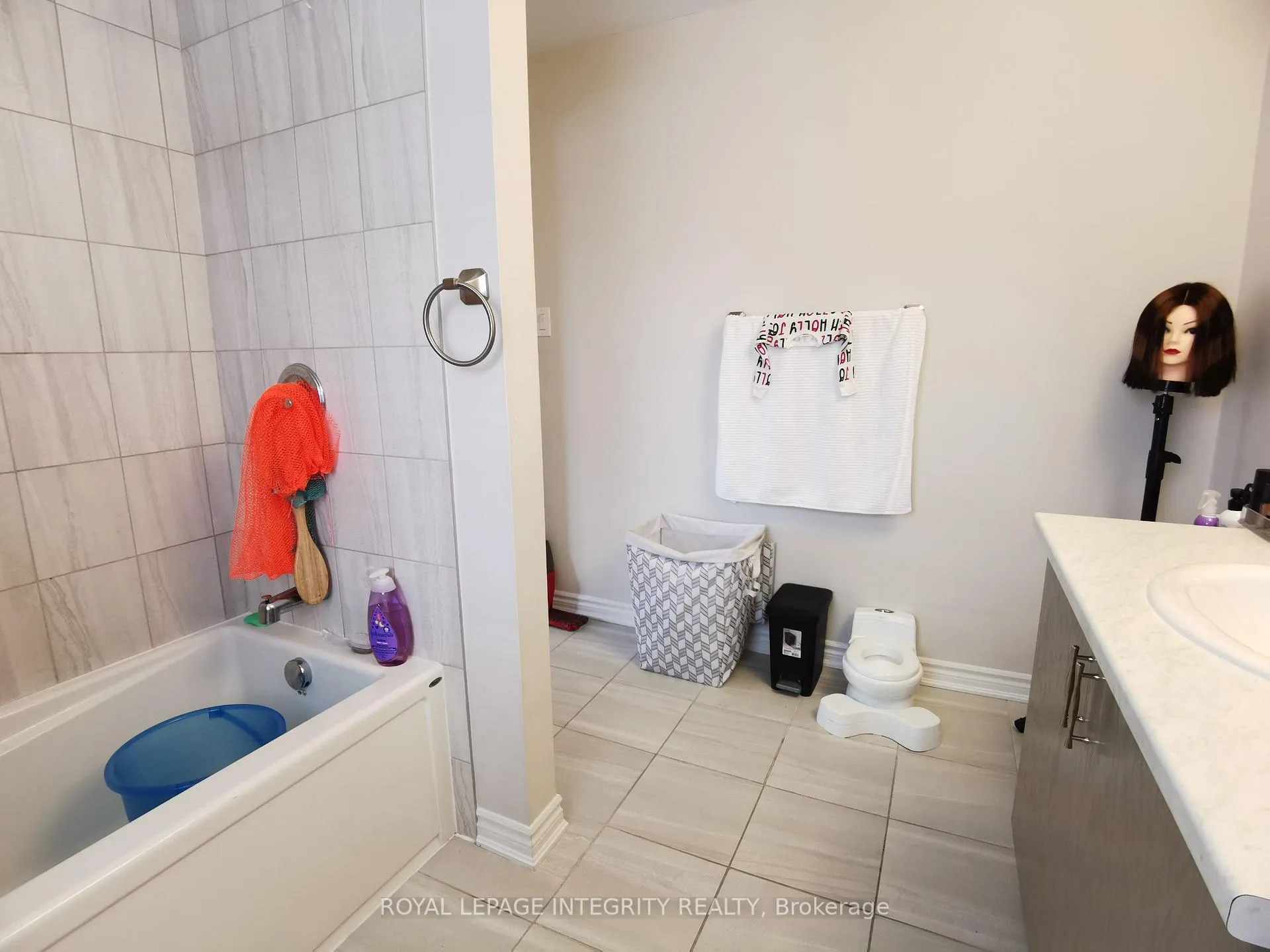 Photo 24 of 52 Focality Crescent, Ottawa, Barrhaven - Half Moon Bay — HOMEH