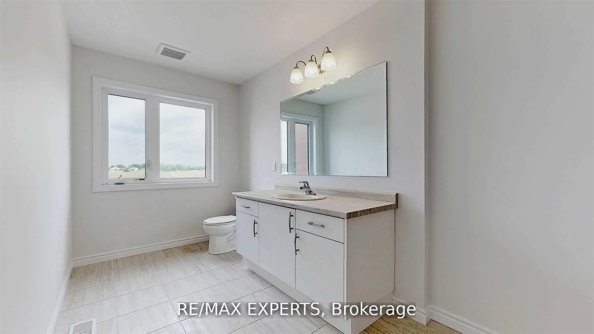 Photo 10 of 374 Bradshaw Drive, Stratford — HOMEH