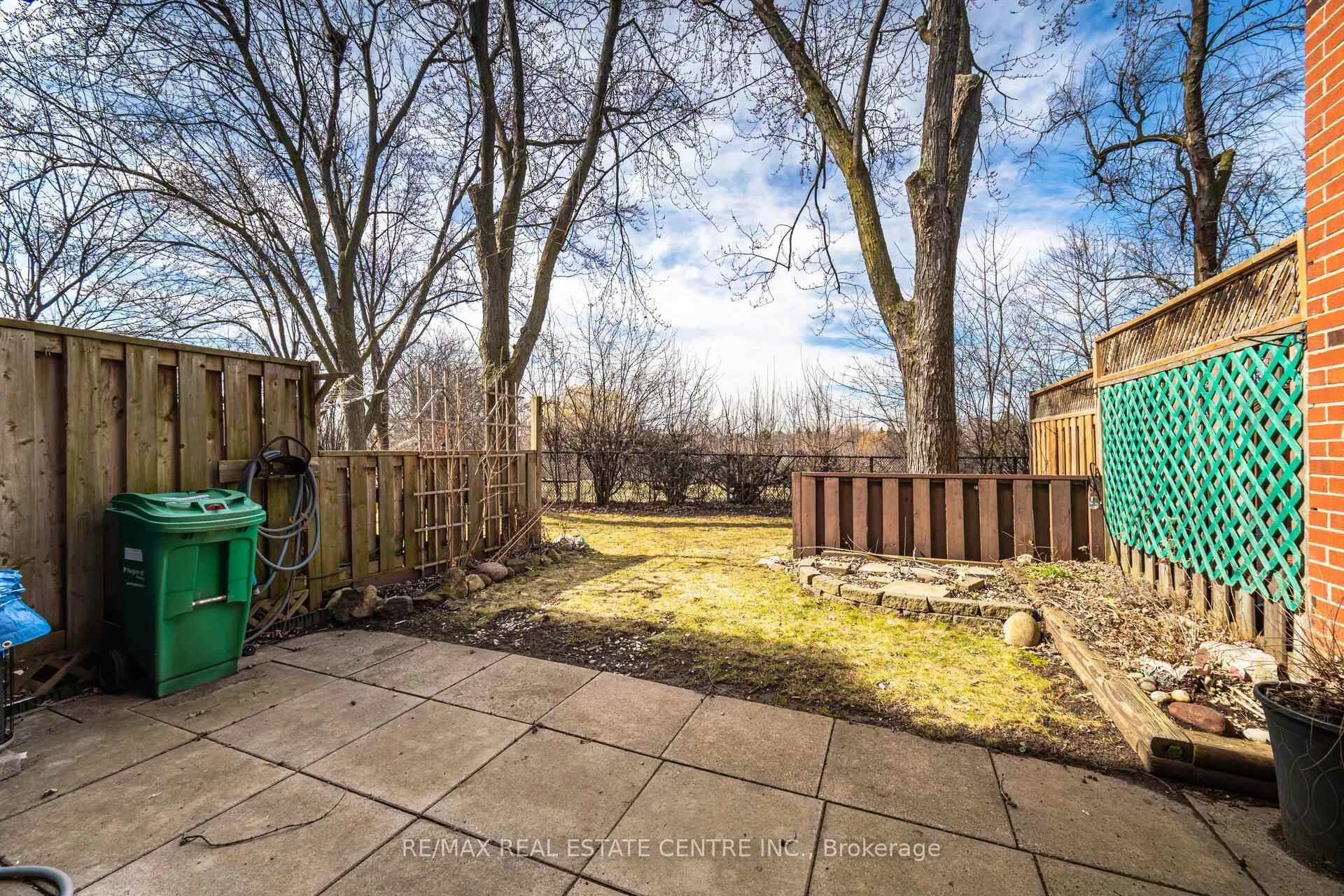 Photo 14 of 33 Dawson Crescent, Brampton, Brampton North — HOMEH