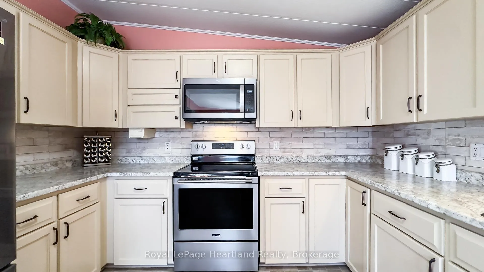 Photo 8 of 30 Algonquin Lane, Ashfield-Colborne-Wawanosh, Colborne Twp — HOMEH