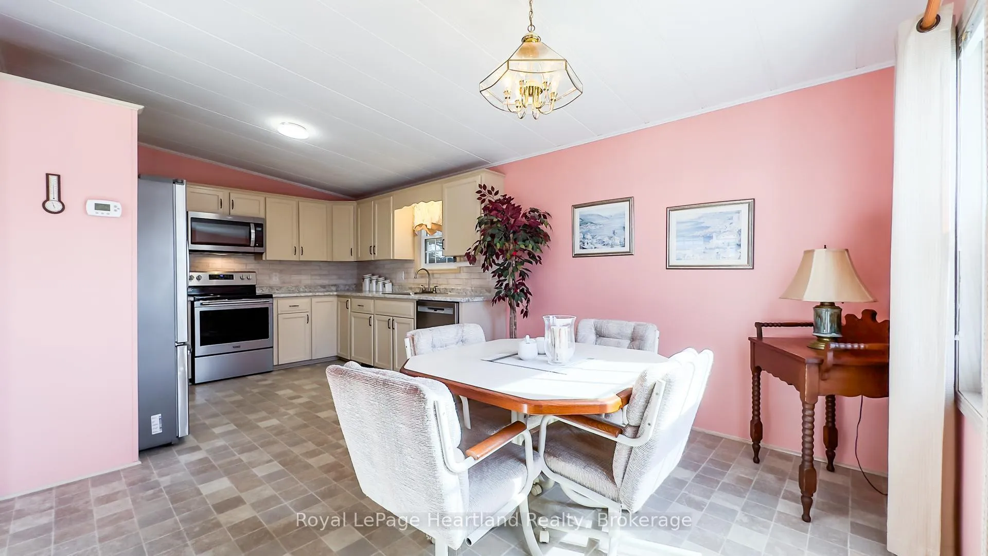 Photo 12 of 30 Algonquin Lane, Ashfield-Colborne-Wawanosh, Colborne Twp — HOMEH