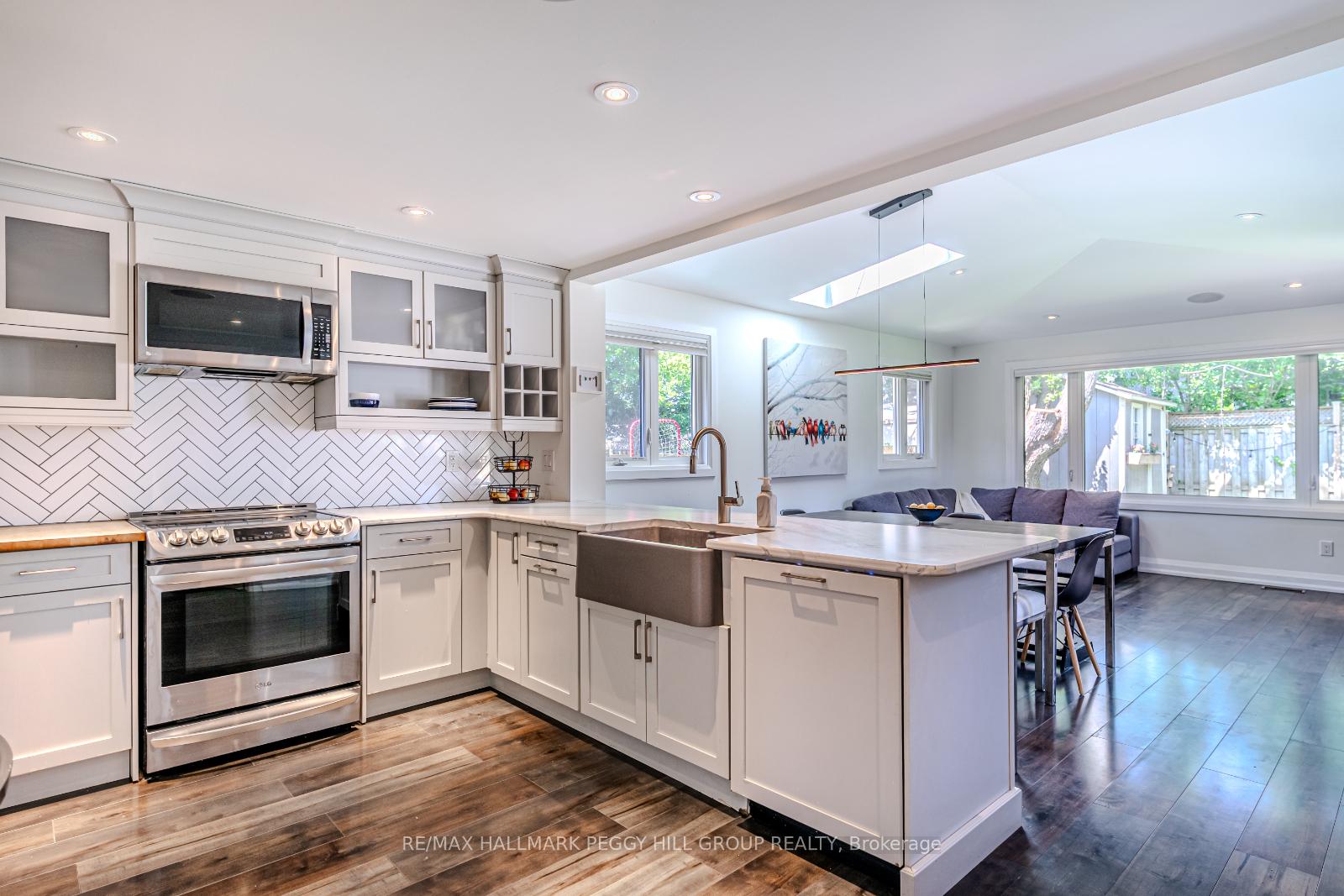 Photo 4 of 10 Jill's Court, Barrie, Grove East — HOMEH