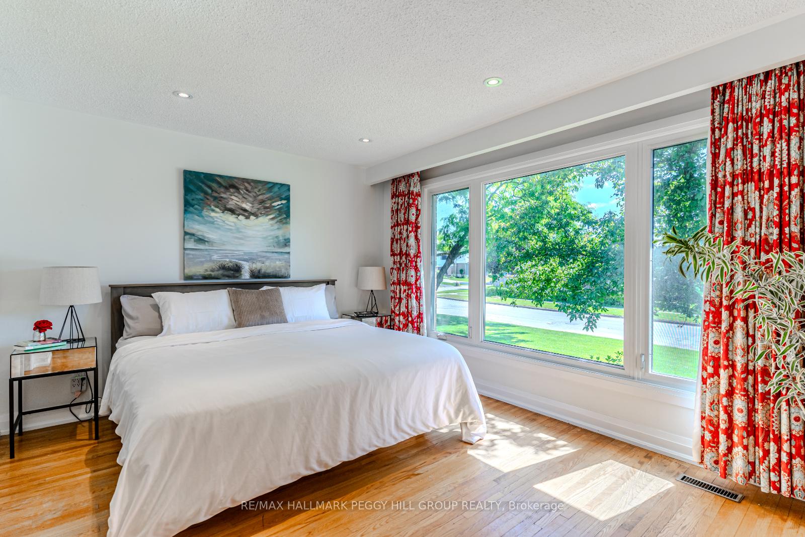 Photo 5 of 10 Jill's Court, Barrie, Grove East — HOMEH