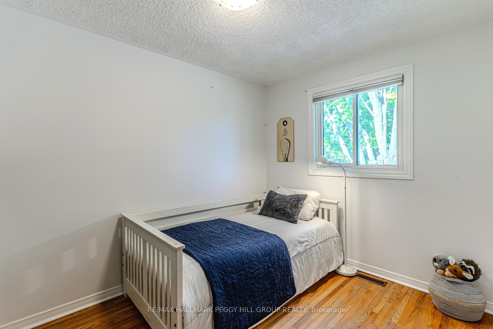 Photo 7 of 10 Jill's Court, Barrie, Grove East — HOMEH