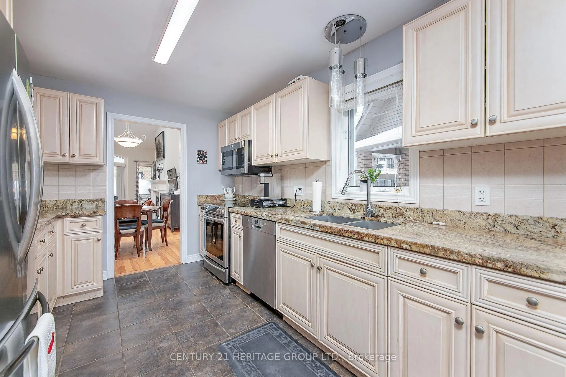 Photo 6 of 4 Artisan Lane, New Tecumseth, Alliston — HOMEH