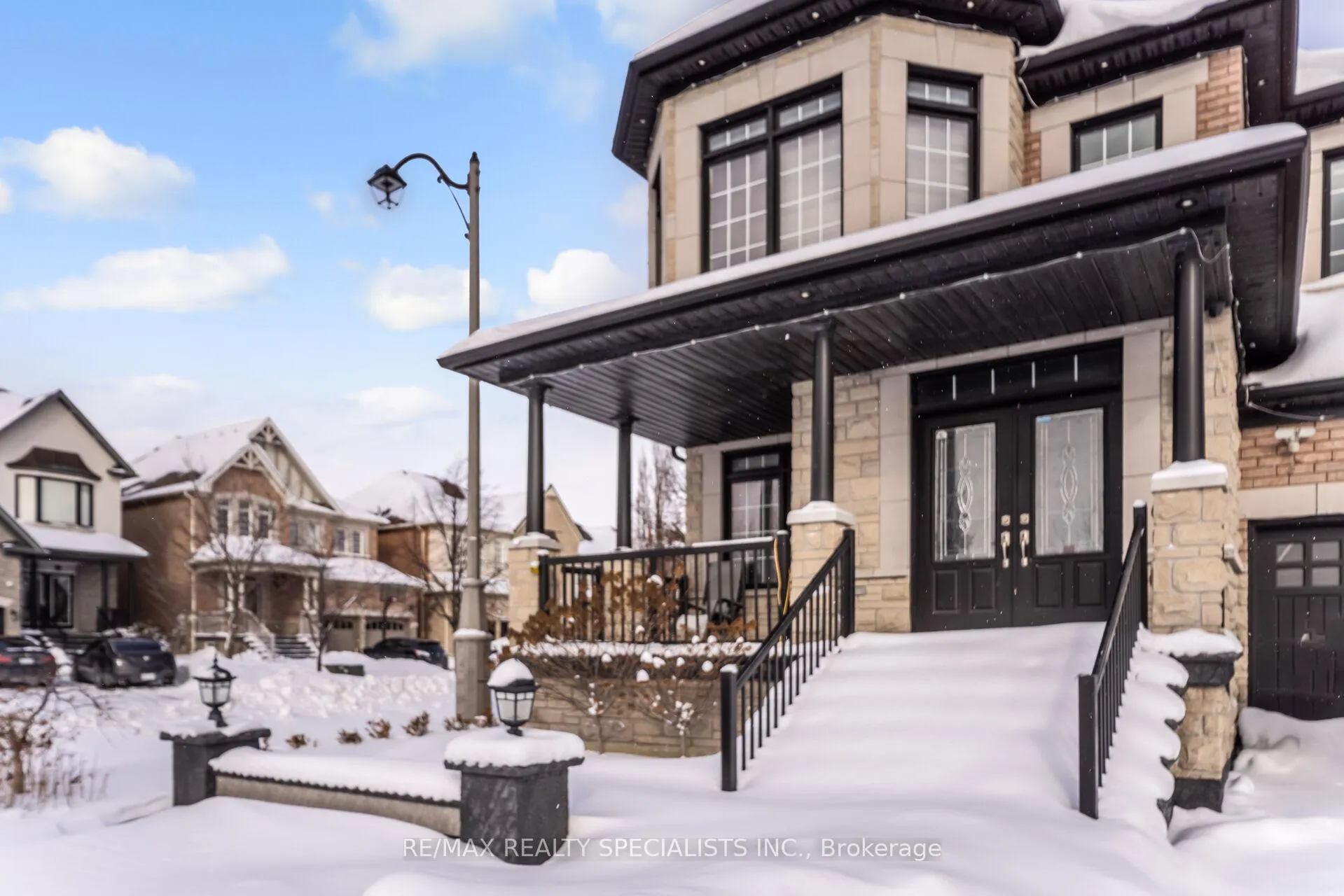 Photo 3 of 21 Quatro Crescent, Brampton, Bram East — HOMEH