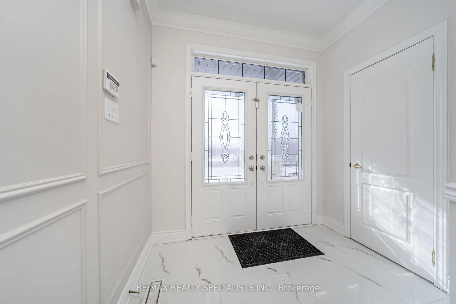Photo 4 of 21 Quatro Crescent, Brampton, Bram East — HOMEH