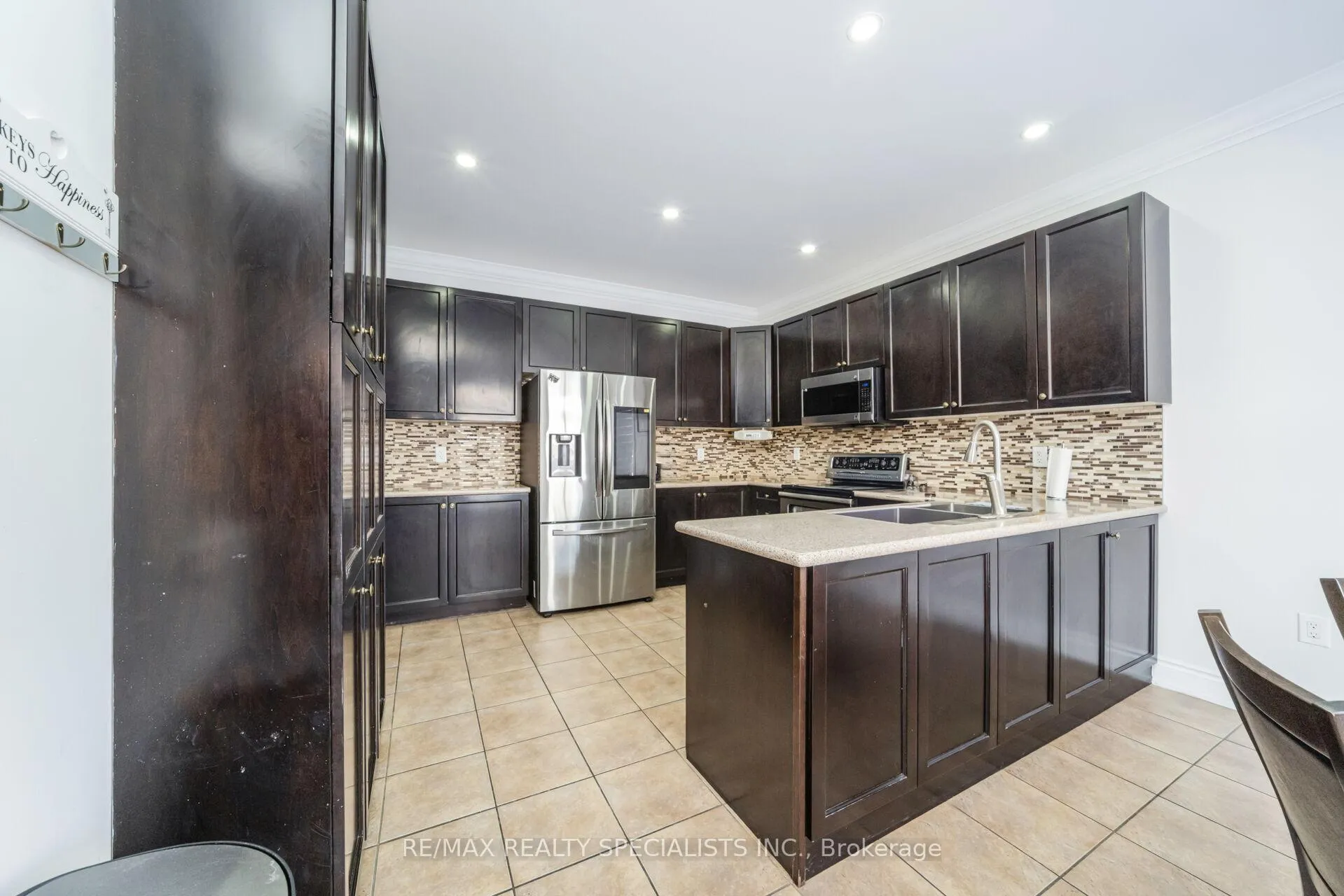 Photo 14 of 21 Quatro Crescent, Brampton, Bram East — HOMEH