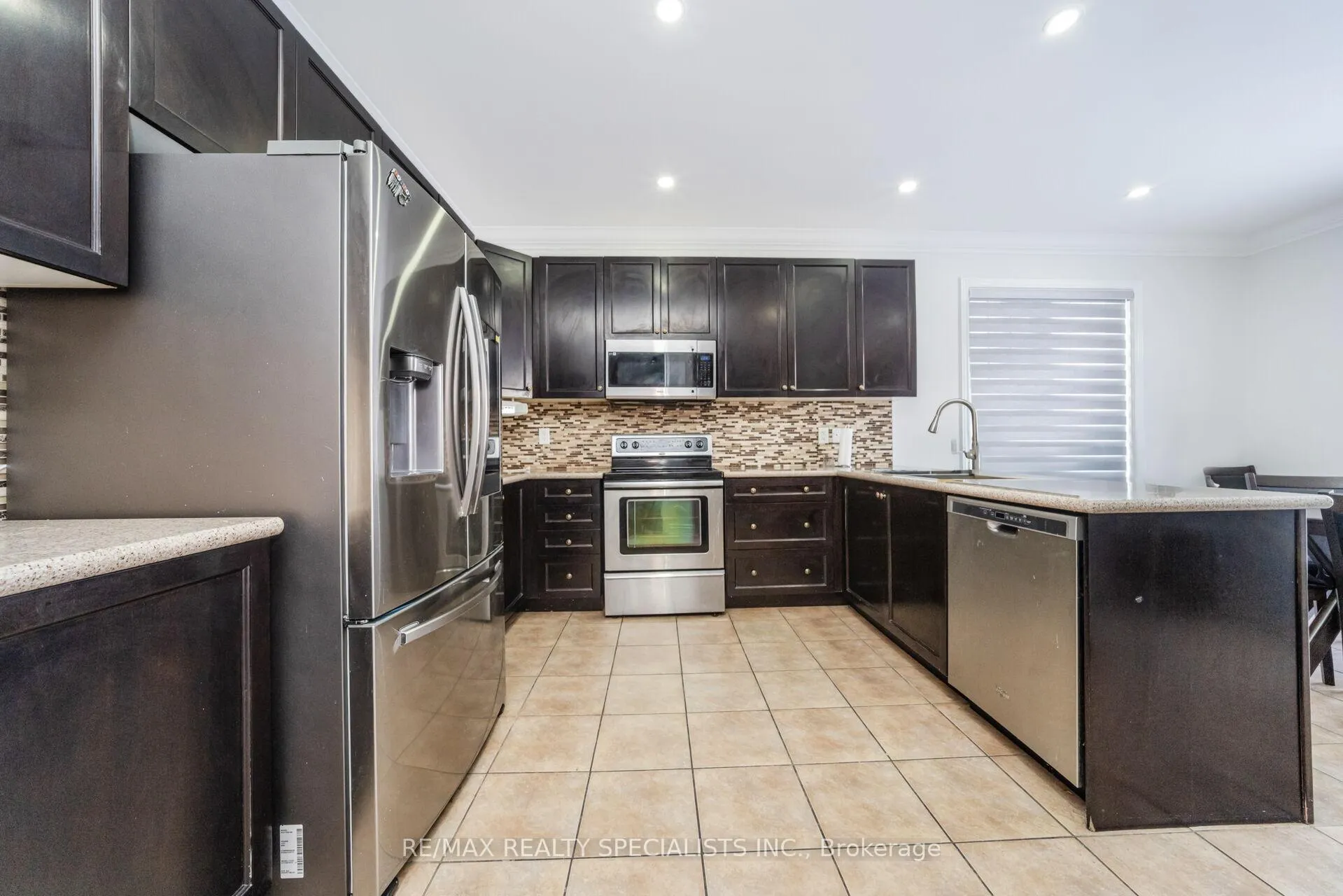 Photo 16 of 21 Quatro Crescent, Brampton, Bram East — HOMEH