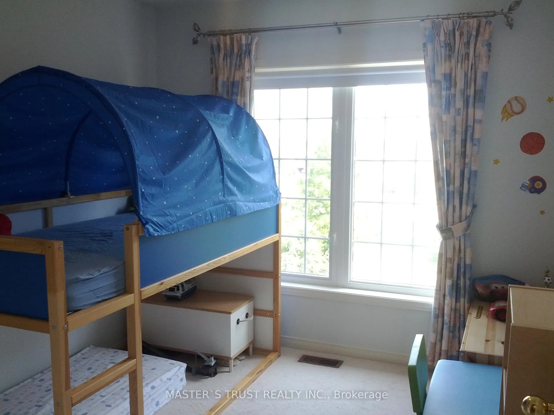 Photo 13 of 29 Warrington Way, Markham, Berczy — HOMEH