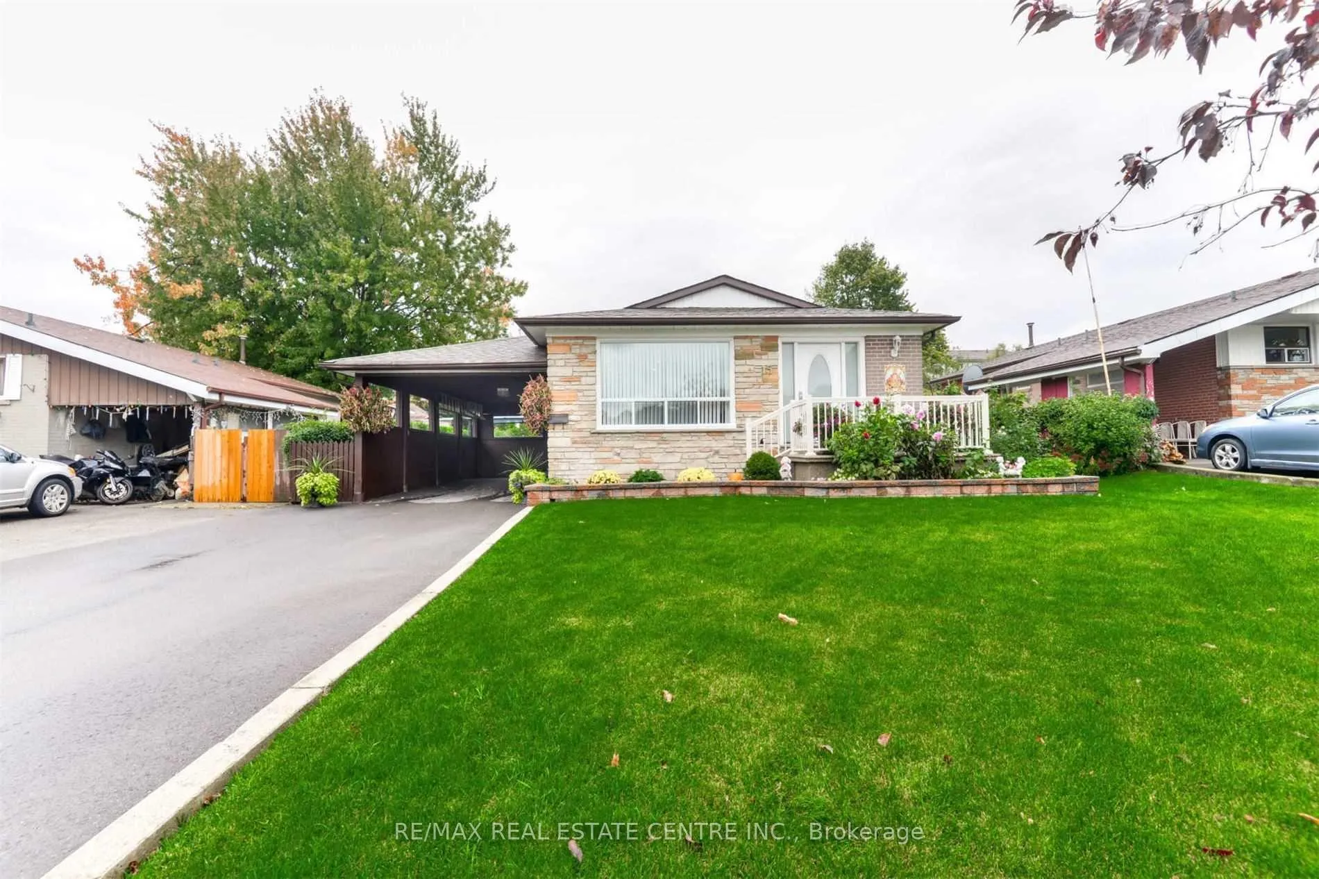 Photo 2 of Unit Main, 15 Northwood Drive, Brampton, Northwood Park — HOMEH