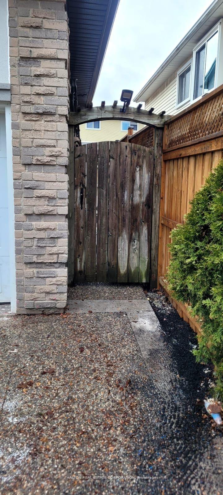Photo 4 of Unit A, 2452 Cavendish Drive, Burlington, Brant Hills — HOMEH