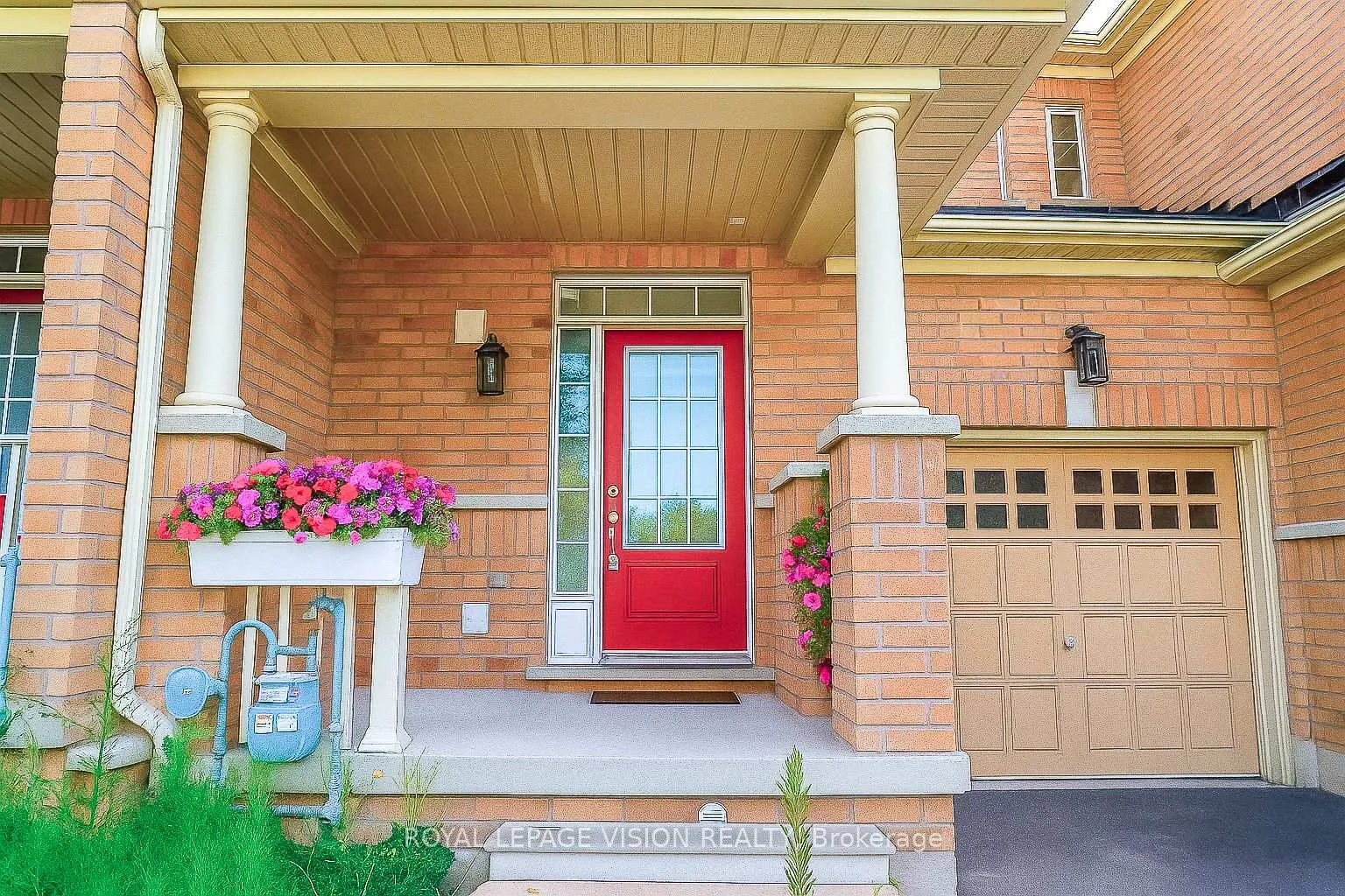 Photo 4 of 893 Transom Crescent, Milton, Willmott — HOMEH