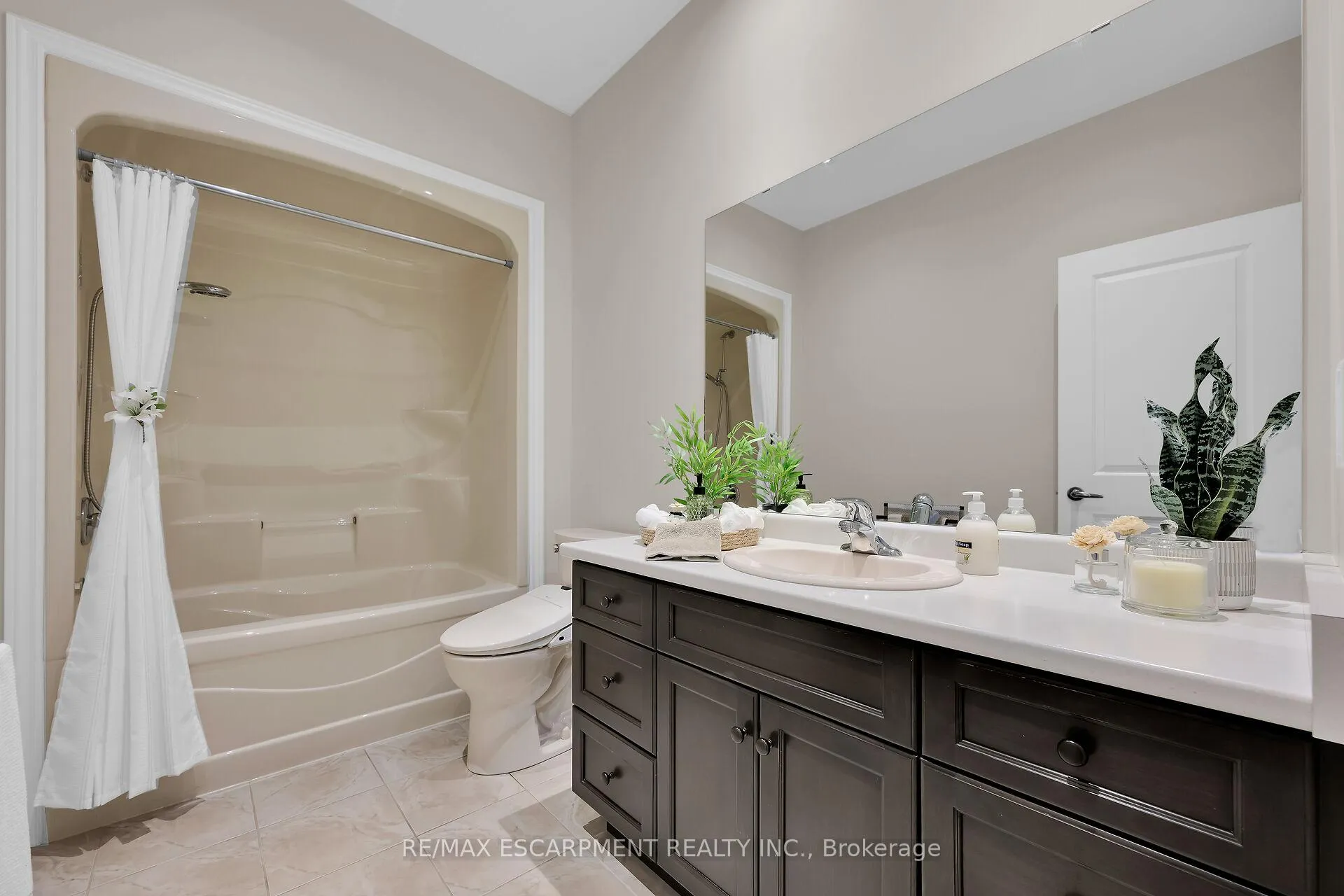 Photo 22 of 11 Murphy Lane, Hamilton, Binbrook — HOMEH