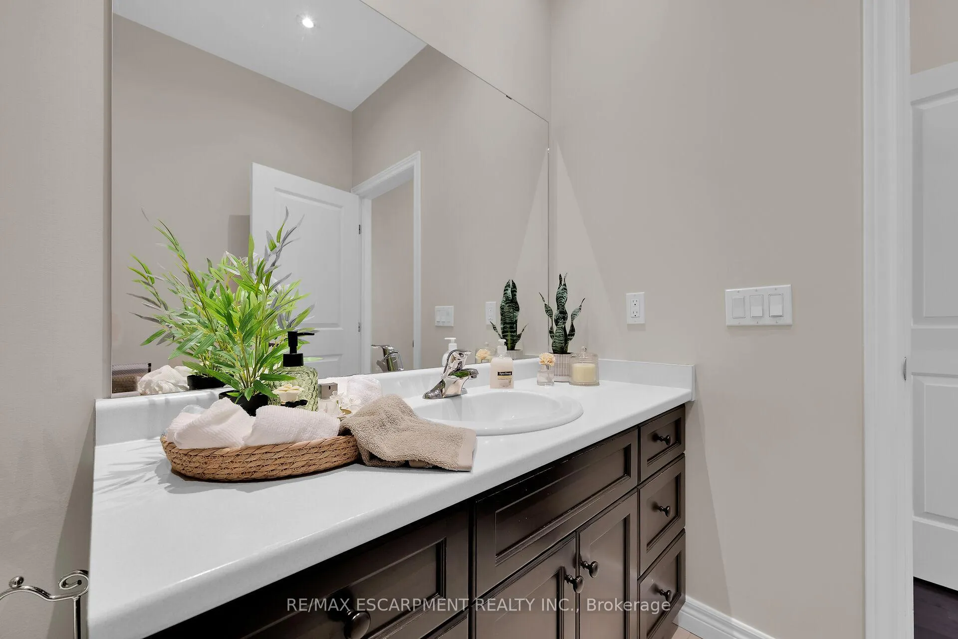 Photo 23 of 11 Murphy Lane, Hamilton, Binbrook — HOMEH