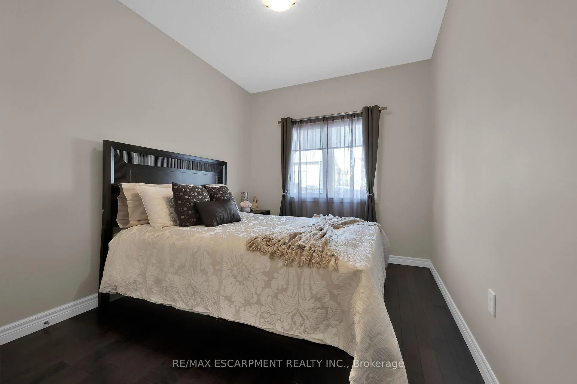 Photo 25 of 11 Murphy Lane, Hamilton, Binbrook — HOMEH