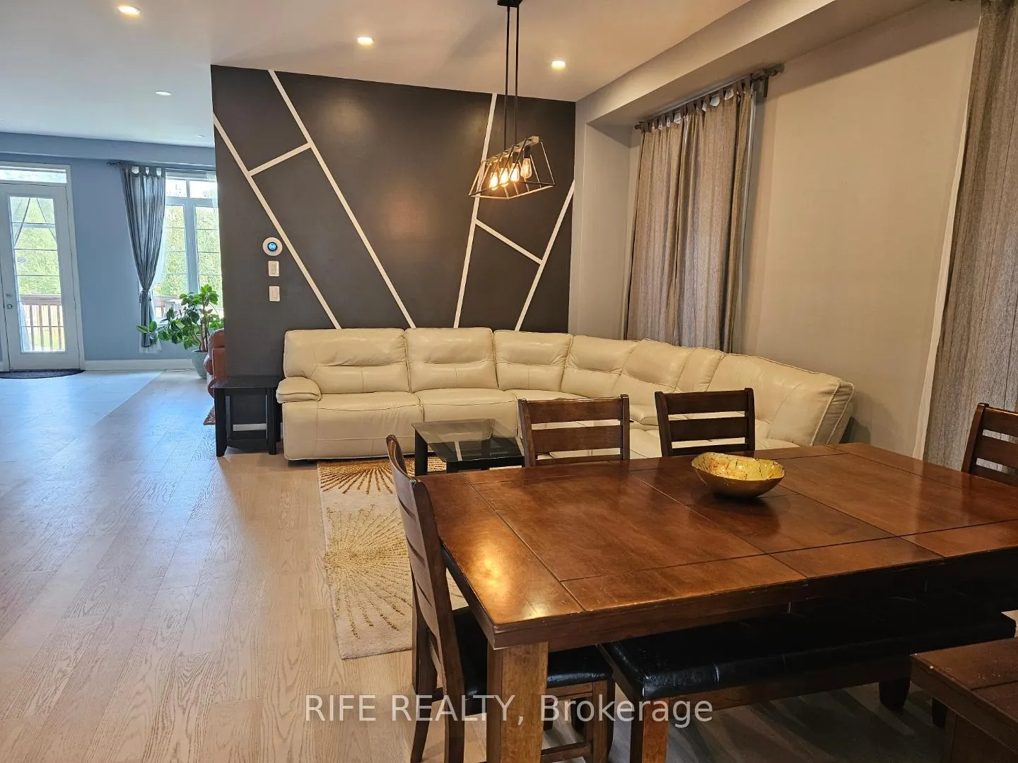 Photo 3 of 2521 Bandsman Crescent, Oshawa, Windfields — HOMEH