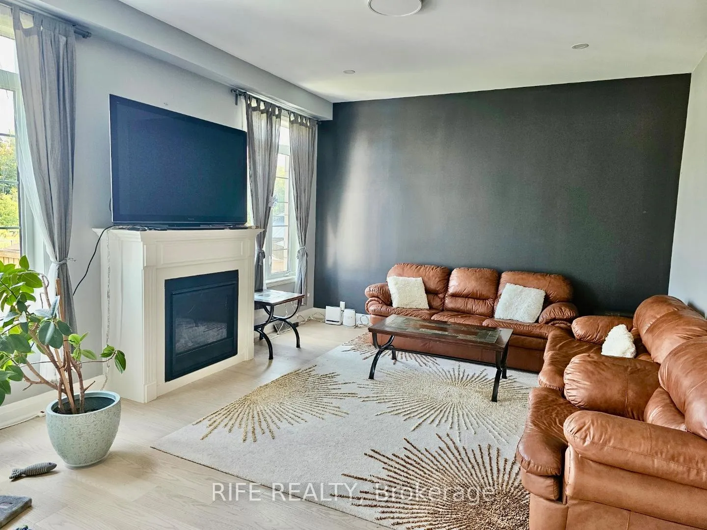Photo 4 of 2521 Bandsman Crescent, Oshawa, Windfields — HOMEH