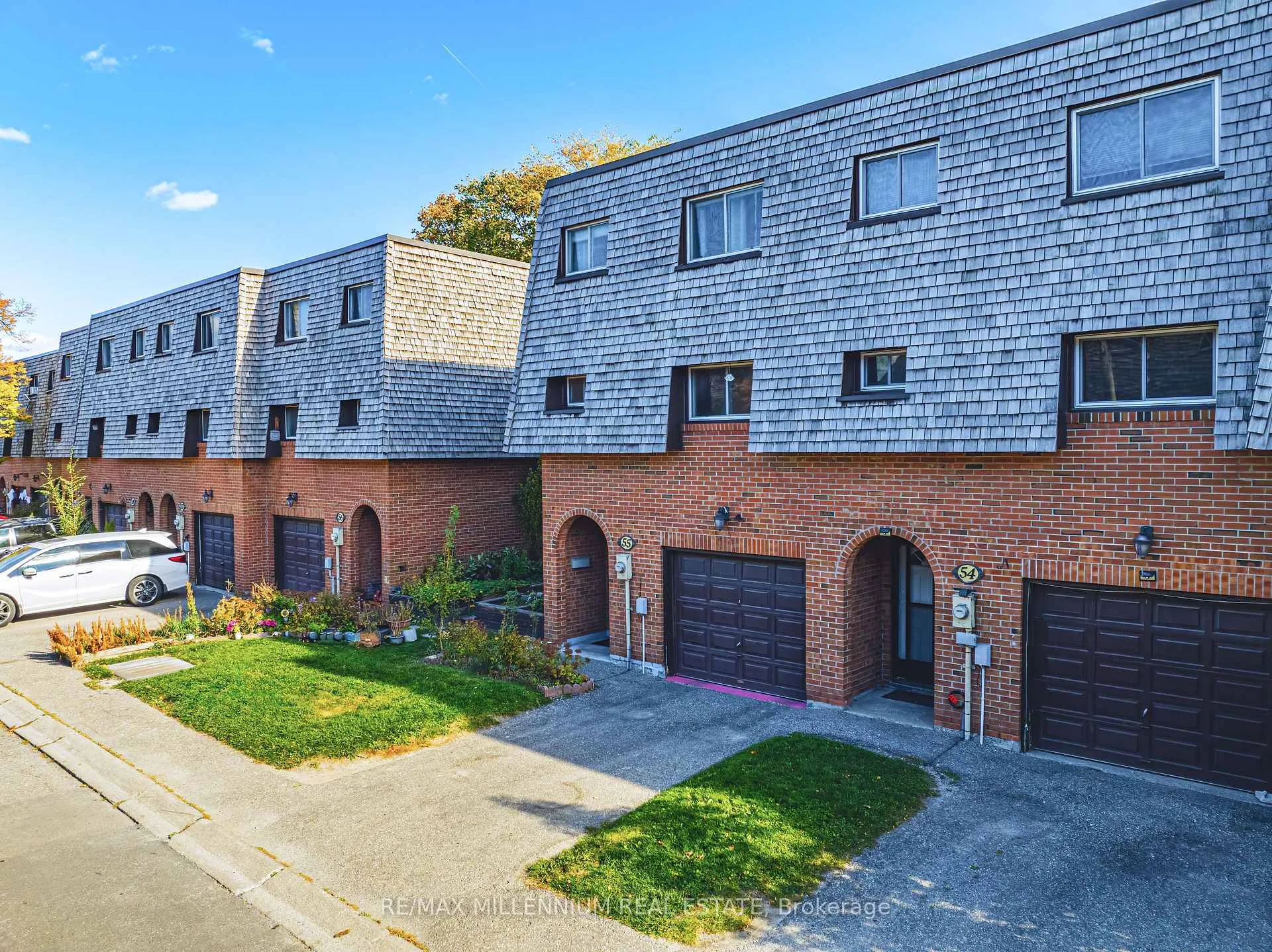 Photo 3 of 55 Briar Path, Brampton, Avondale — HOMEH