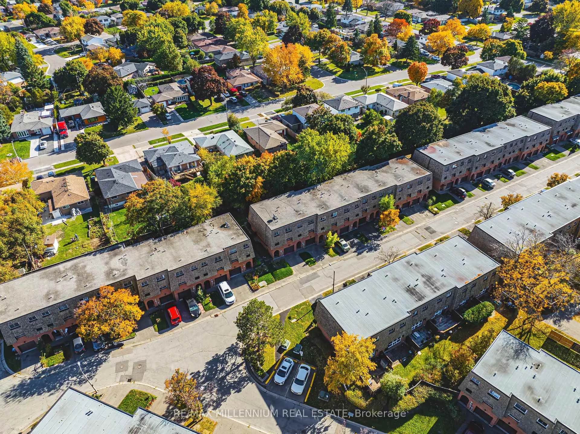 Photo 4 of 55 Briar Path, Brampton, Avondale — HOMEH