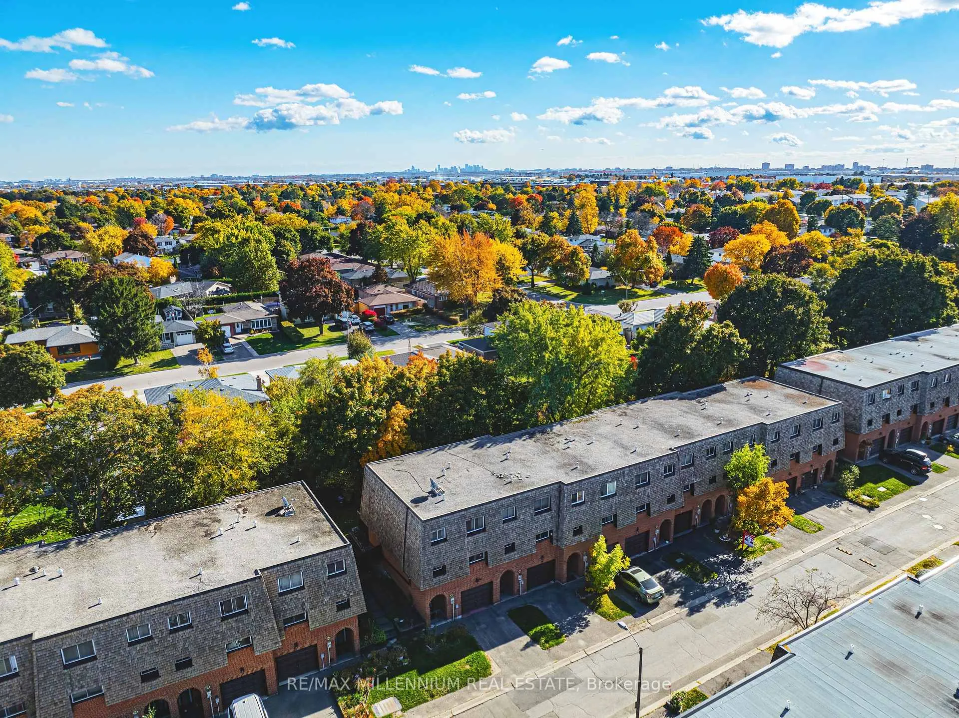 Photo 5 of 55 Briar Path, Brampton, Avondale — HOMEH