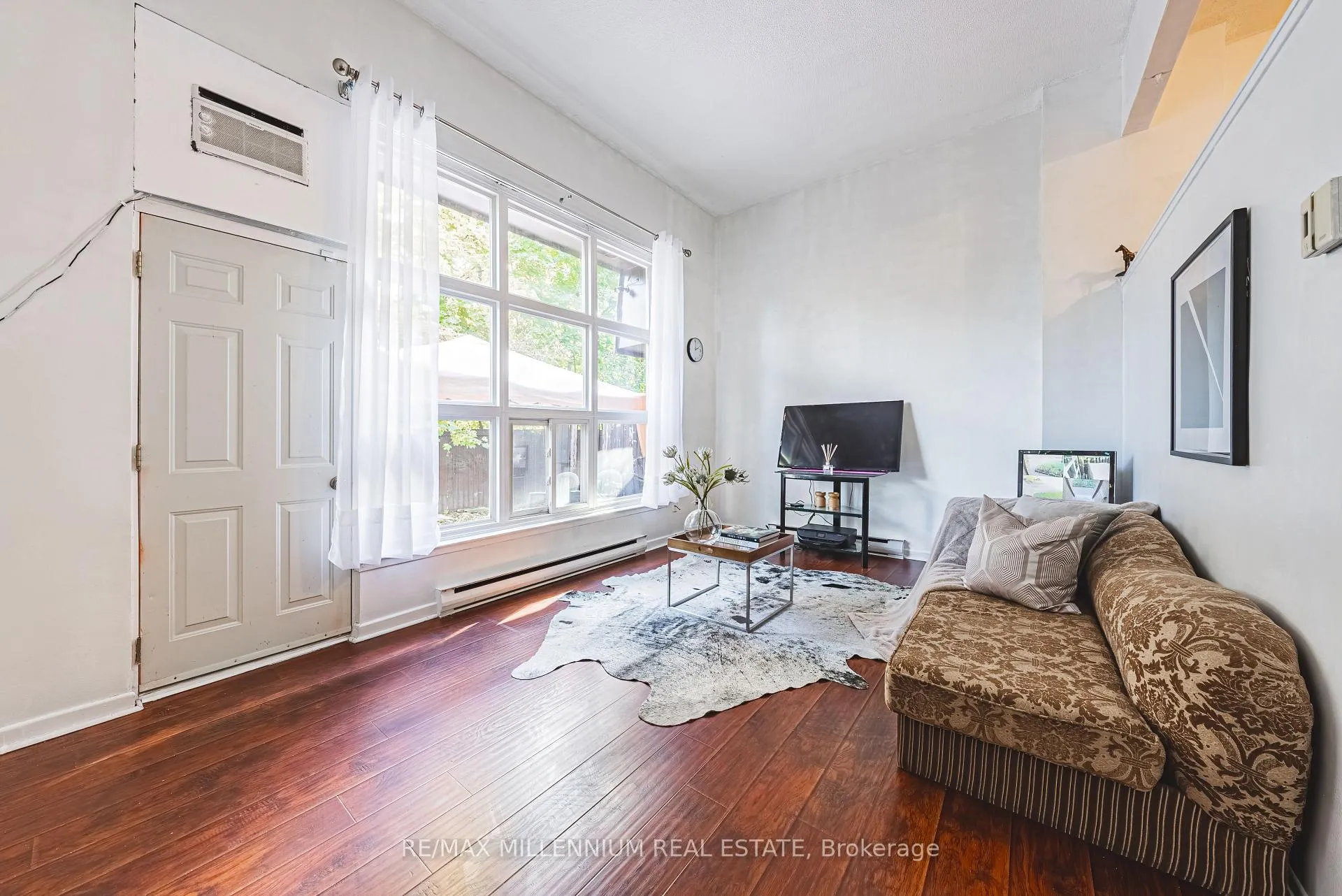 Photo 9 of 55 Briar Path, Brampton, Avondale — HOMEH