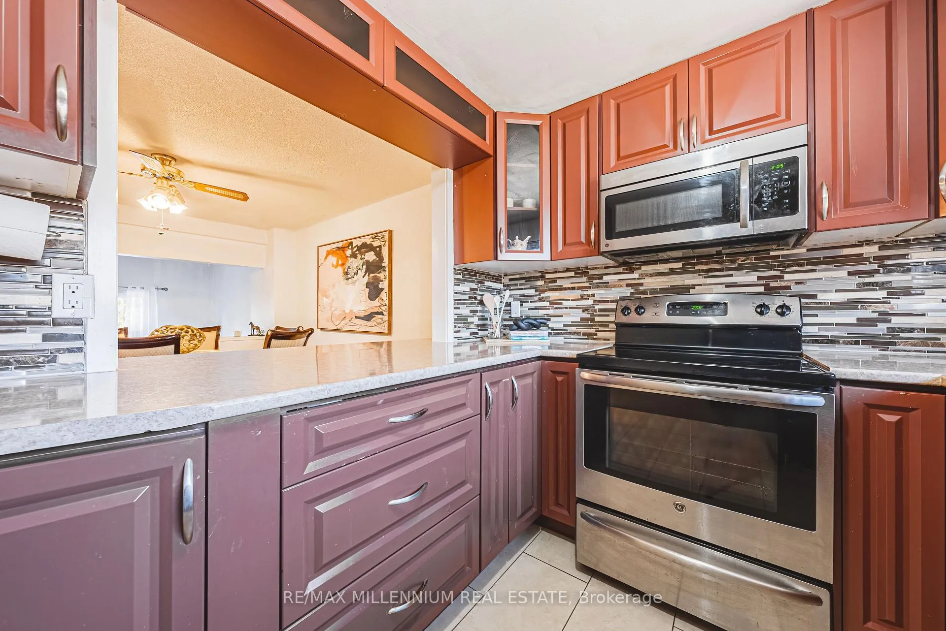 Photo 16 of 55 Briar Path, Brampton, Avondale — HOMEH
