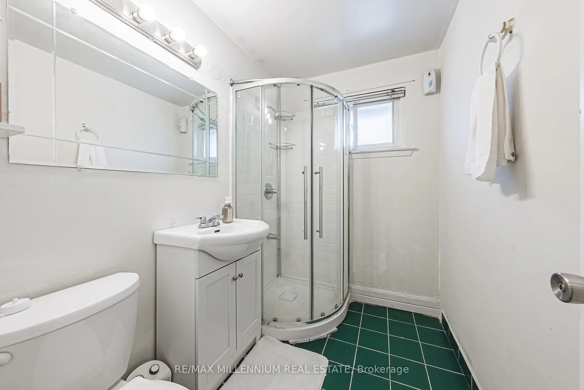 Photo 18 of 55 Briar Path, Brampton, Avondale — HOMEH