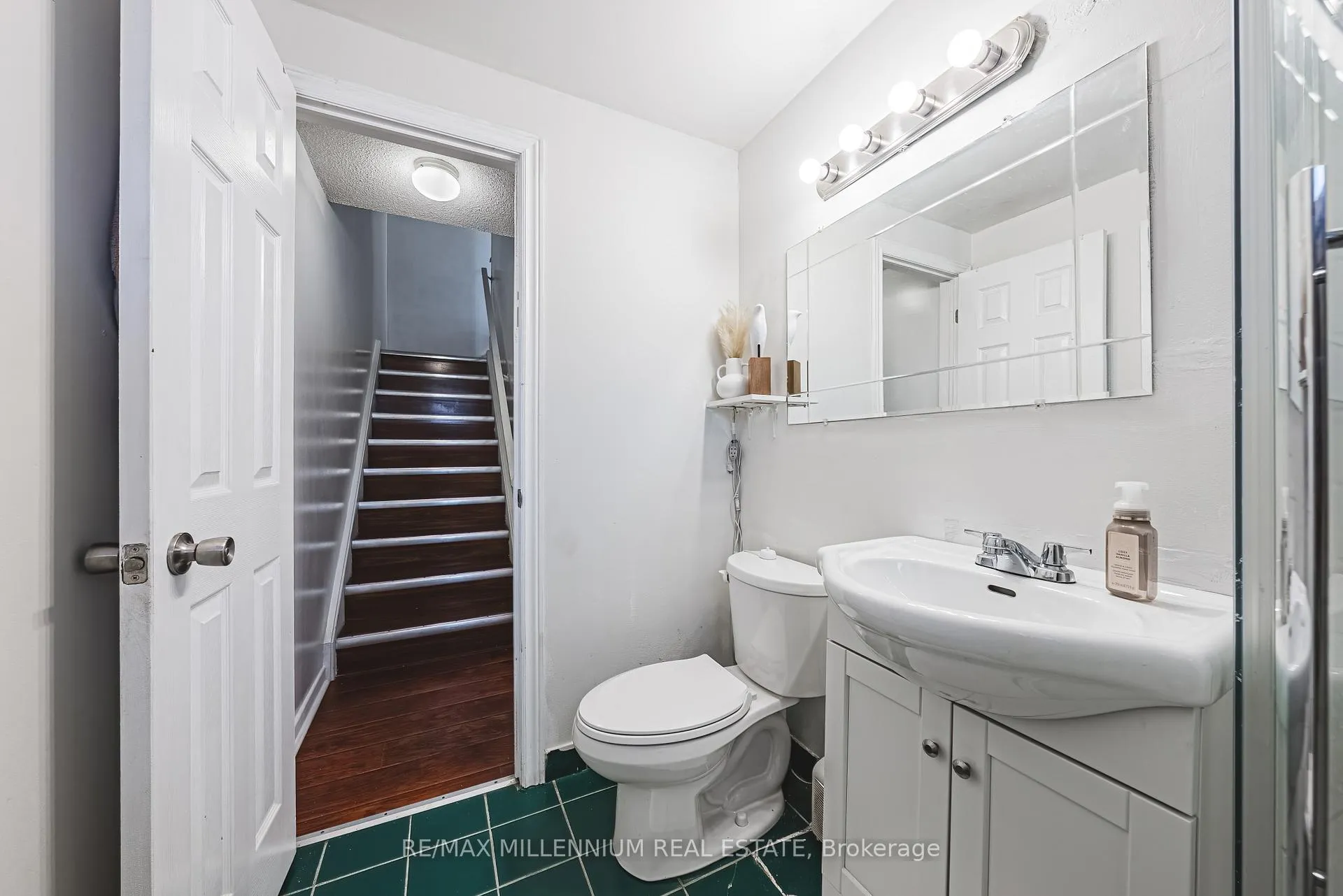 Photo 19 of 55 Briar Path, Brampton, Avondale — HOMEH