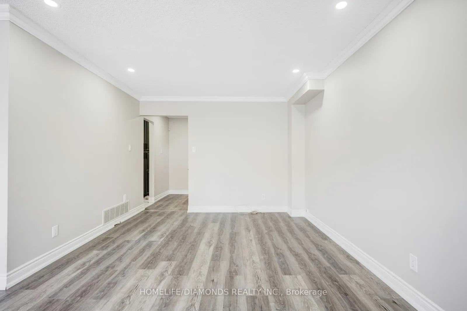 Photo 9 of 79 Ecclestone Drive, Brampton, Bram West — HOMEH