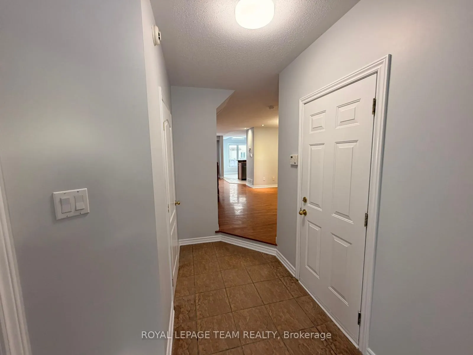 Photo 2 of 21 Cresthaven Drive, Ottawa, Barrhaven East — HOMEH
