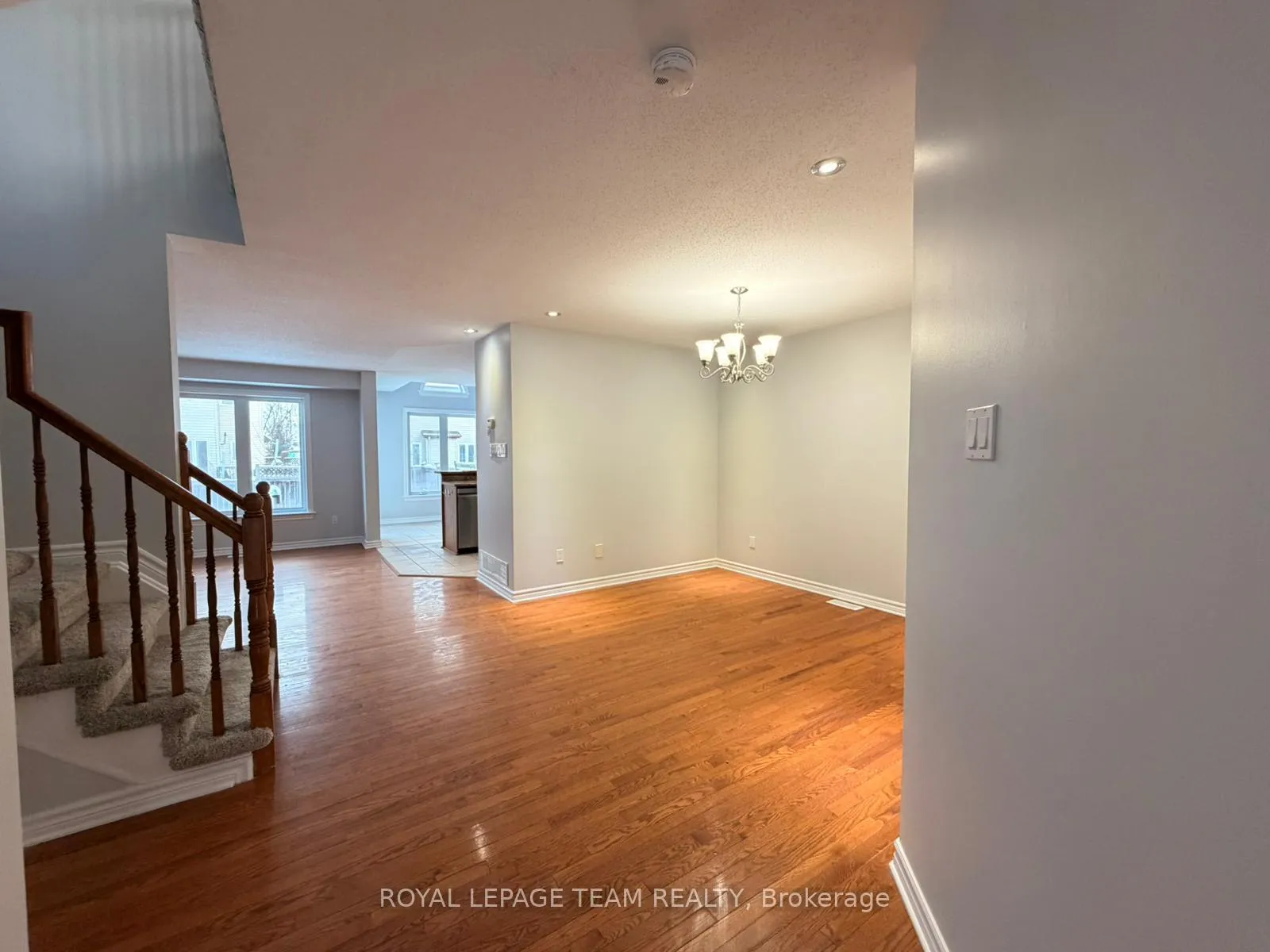 Photo 5 of 21 Cresthaven Drive, Ottawa, Barrhaven East — HOMEH